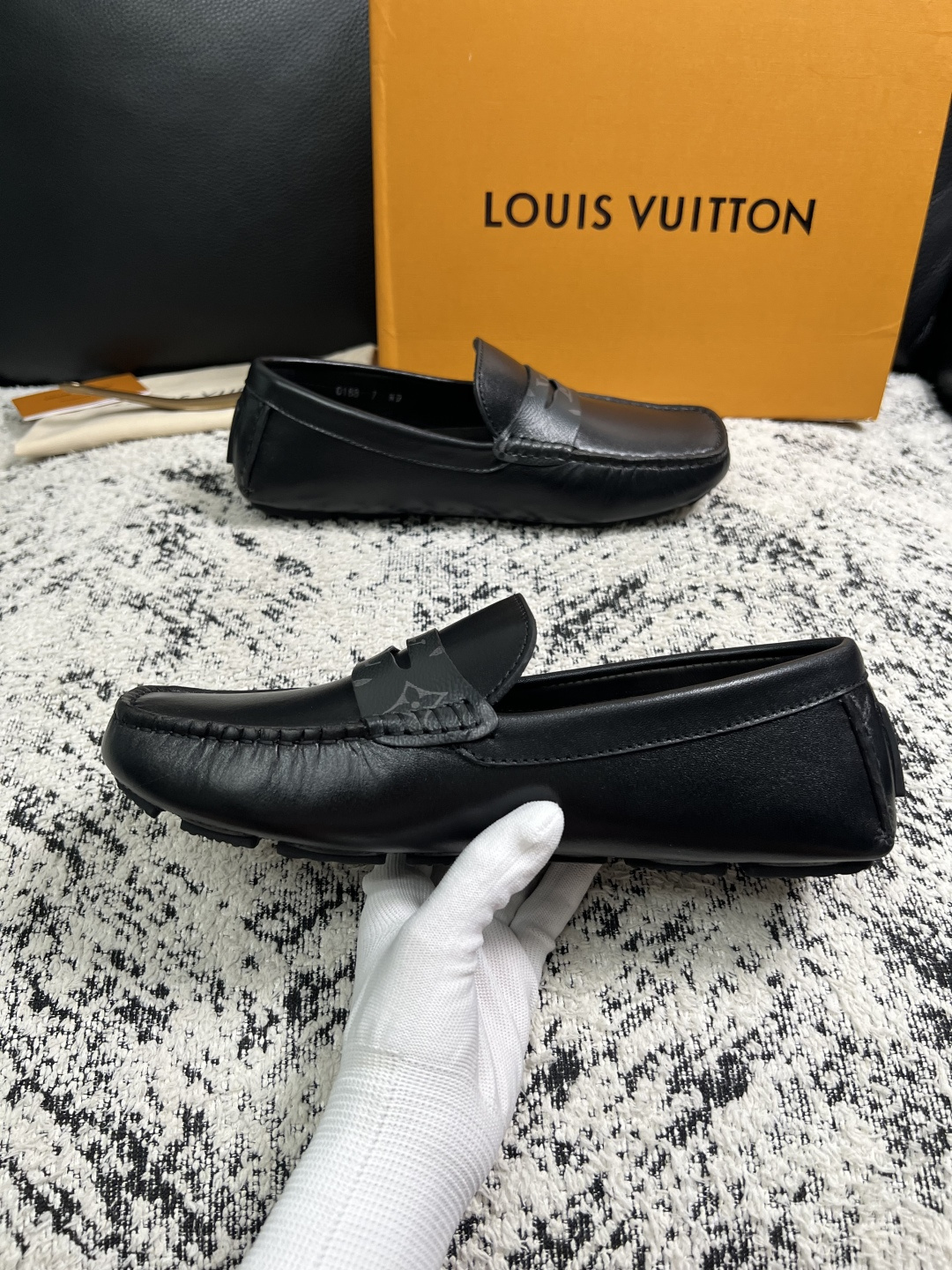 Lv  高品质  顶级工艺品  路易威登，豆豆鞋专柜同步，鞋面意大利进口，高品质拼接缤纷色彩复杂工艺品，进口牛皮里垫柔软