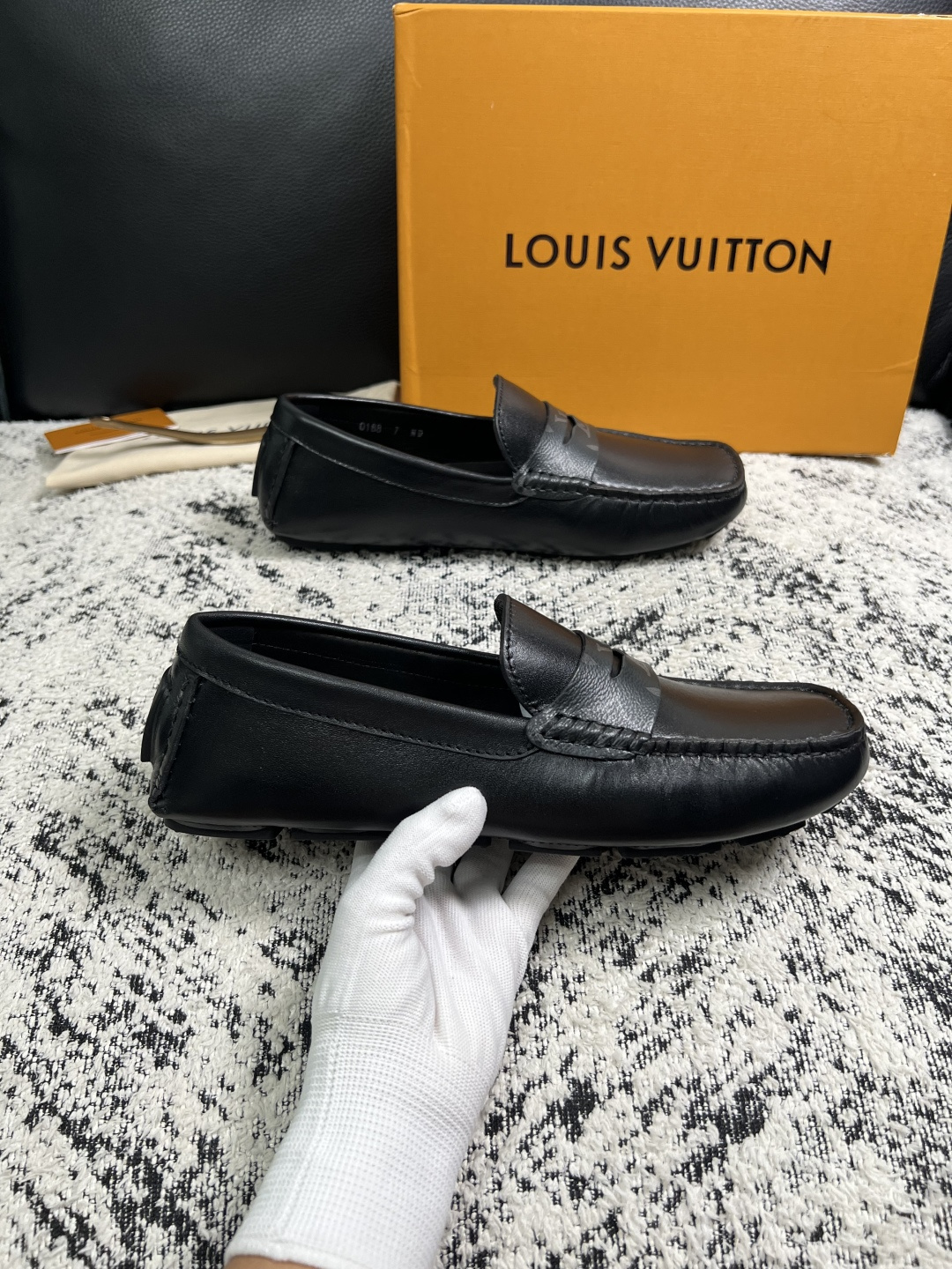Lv  高品质  顶级工艺品  路易威登，豆豆鞋专柜同步，鞋面意大利进口，高品质拼接缤纷色彩复杂工艺品，进口牛皮里垫柔软
