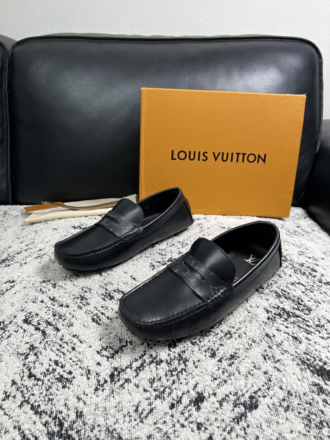 Lv  高品质  顶级工艺品  路易威登，豆豆鞋专柜同步，鞋面意大利进口，高品质拼接缤纷色彩复杂工艺品，进口牛皮里垫柔软
