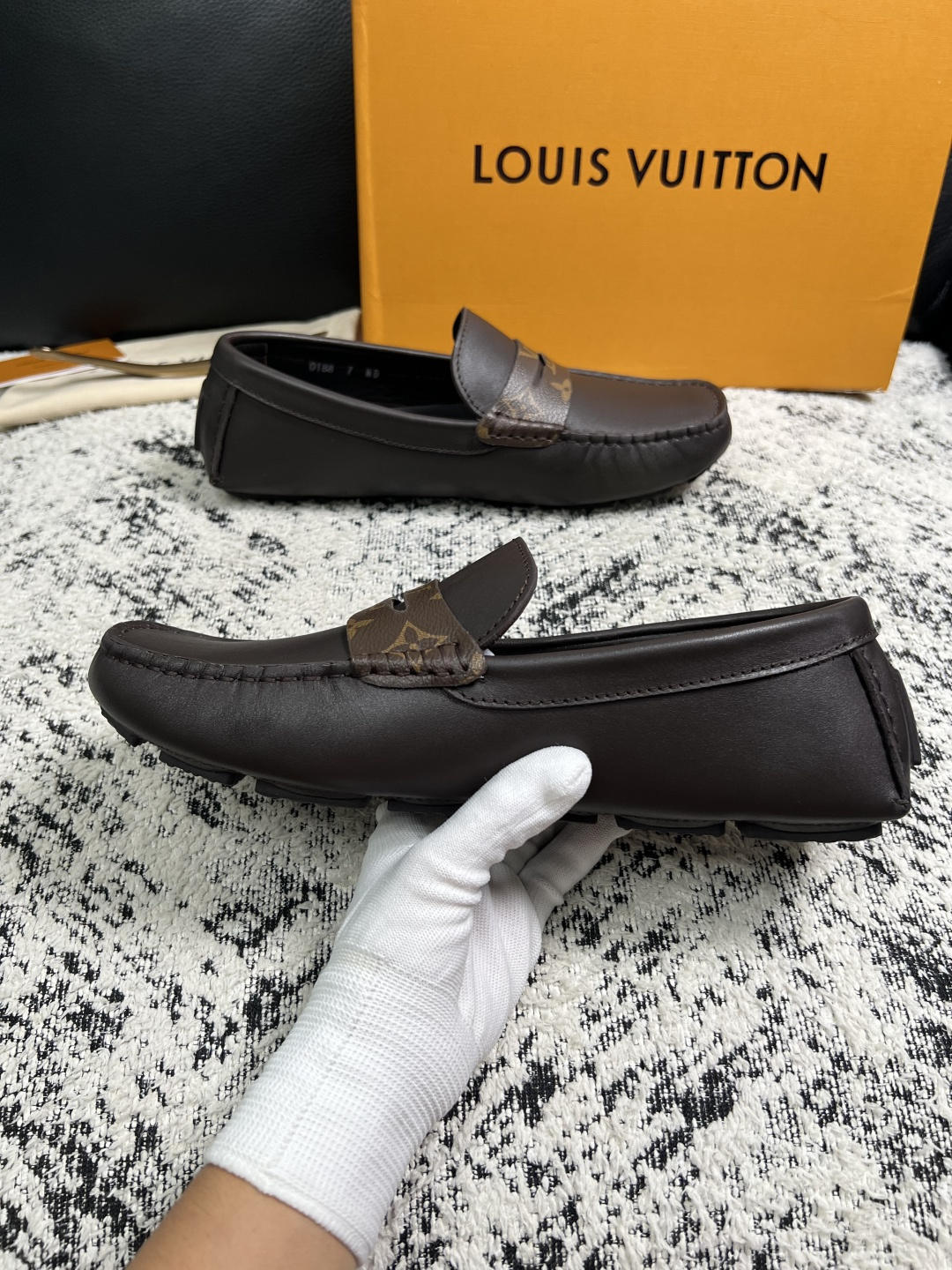 Lv  高品质  顶级工艺品  路易威登，豆豆鞋专柜同步，鞋面意大利进口，高品质拼接缤纷色彩复杂工艺品，进口牛皮里垫柔软