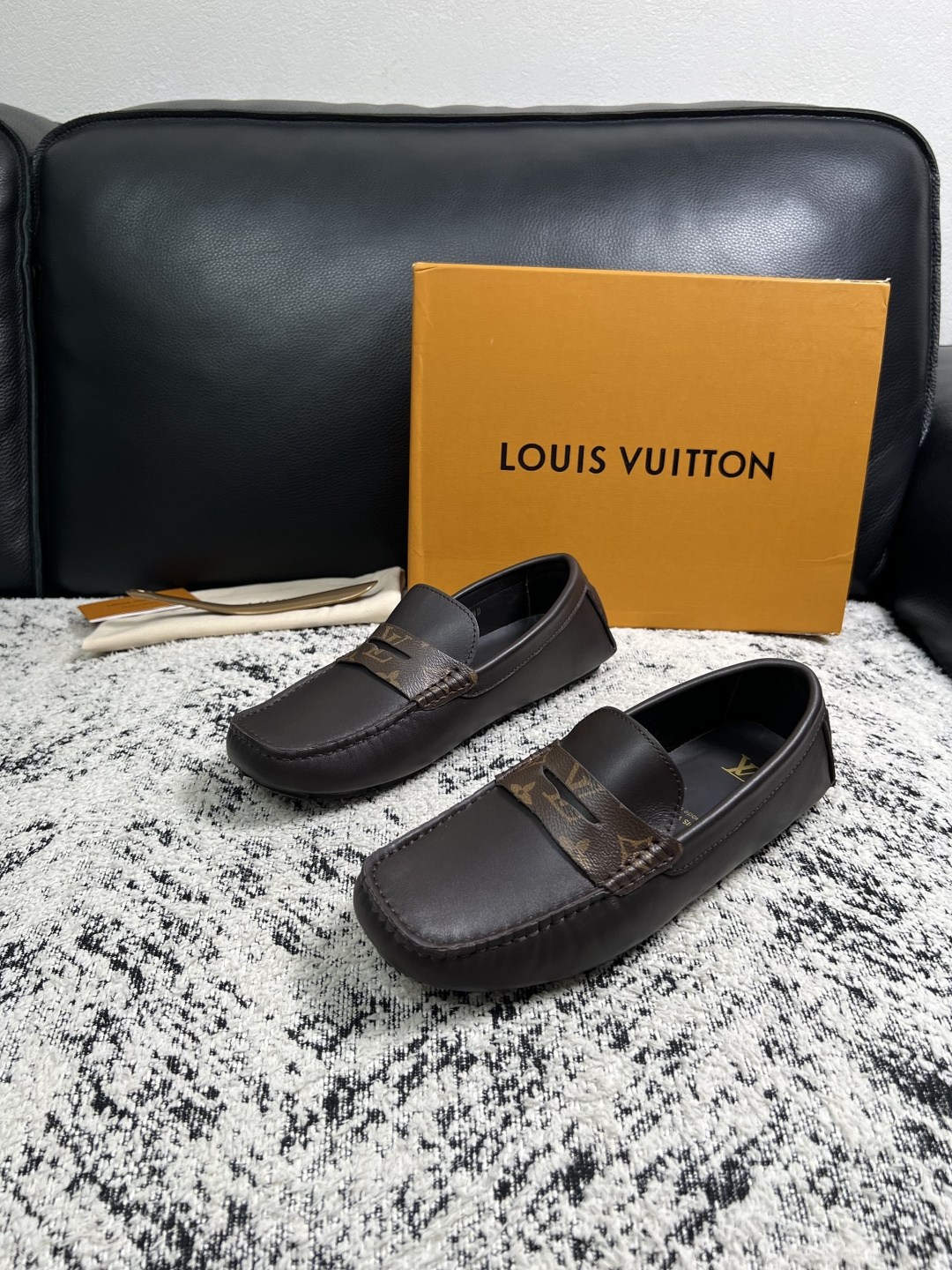 Lv  高品质  顶级工艺品  路易威登，豆豆鞋专柜同步，鞋面意大利进口，高品质拼接缤纷色彩复杂工艺品，进口牛皮里垫柔软