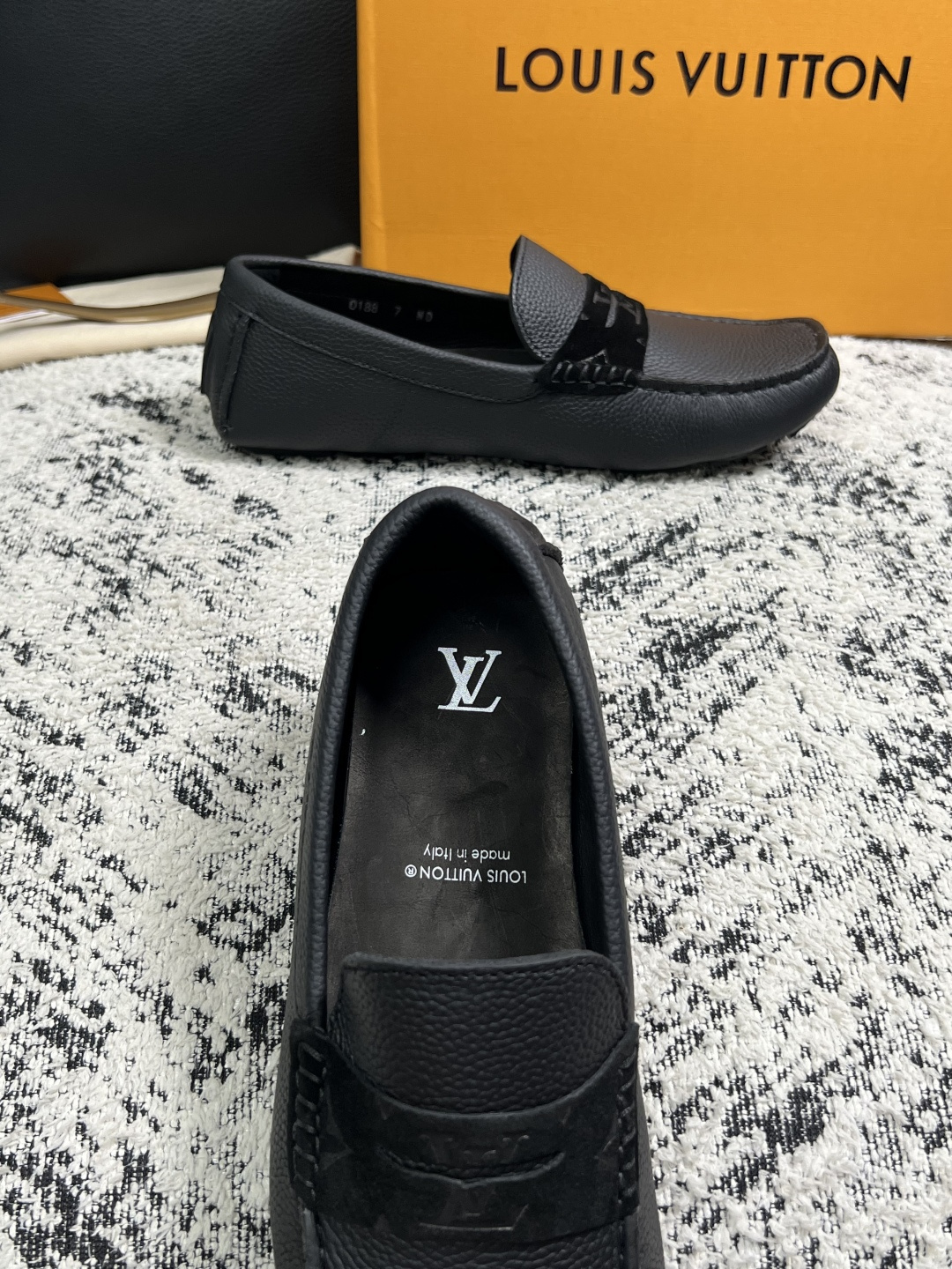 Lv  高品质  顶级工艺品  路易威登，豆豆鞋专柜同步，鞋面意大利进口，高品质拼接缤纷色彩复杂工艺品，进口牛皮里垫柔软
