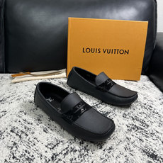 Lv 高品质 顶级工艺品 路易威登,豆豆鞋专柜同步,鞋面意大利进口,高品质拼接缤纷色彩复杂工艺品,进口牛皮里垫柔软 Lv 高品质 顶级工艺品 路易威登,豆豆鞋专柜同步,鞋面意大利进口,高品质拼接缤纷色彩复杂工艺品,进口牛皮里垫柔软