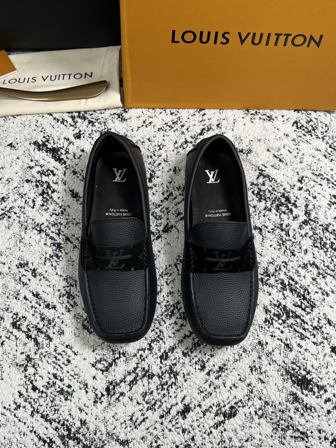 Lv  高品质  顶级工艺品  路易威登，豆豆鞋专柜同步，鞋面意大利进口，高品质拼接缤纷色彩复杂工艺品，进口牛皮里垫柔软