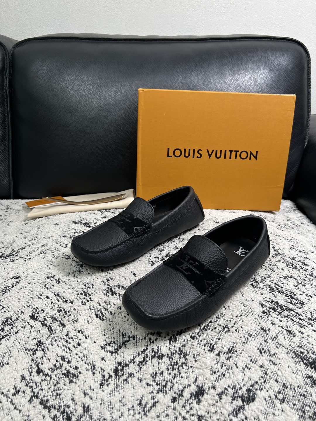 Lv  高品质  顶级工艺品  路易威登，豆豆鞋专柜同步，鞋面意大利进口，高品质拼接缤纷色彩复杂工艺品，进口牛皮里垫柔软