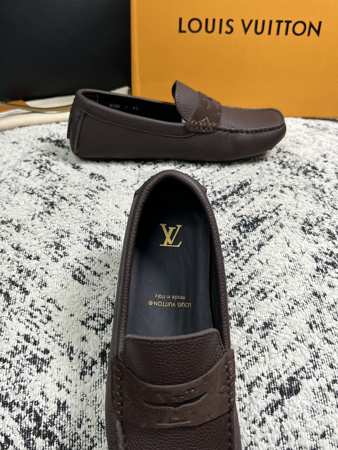 Lv  高品质  顶级工艺品  路易威登，豆豆鞋专柜同步，鞋面意大利进口，高品质拼接缤纷色彩复杂工艺品，进口牛皮里垫柔软