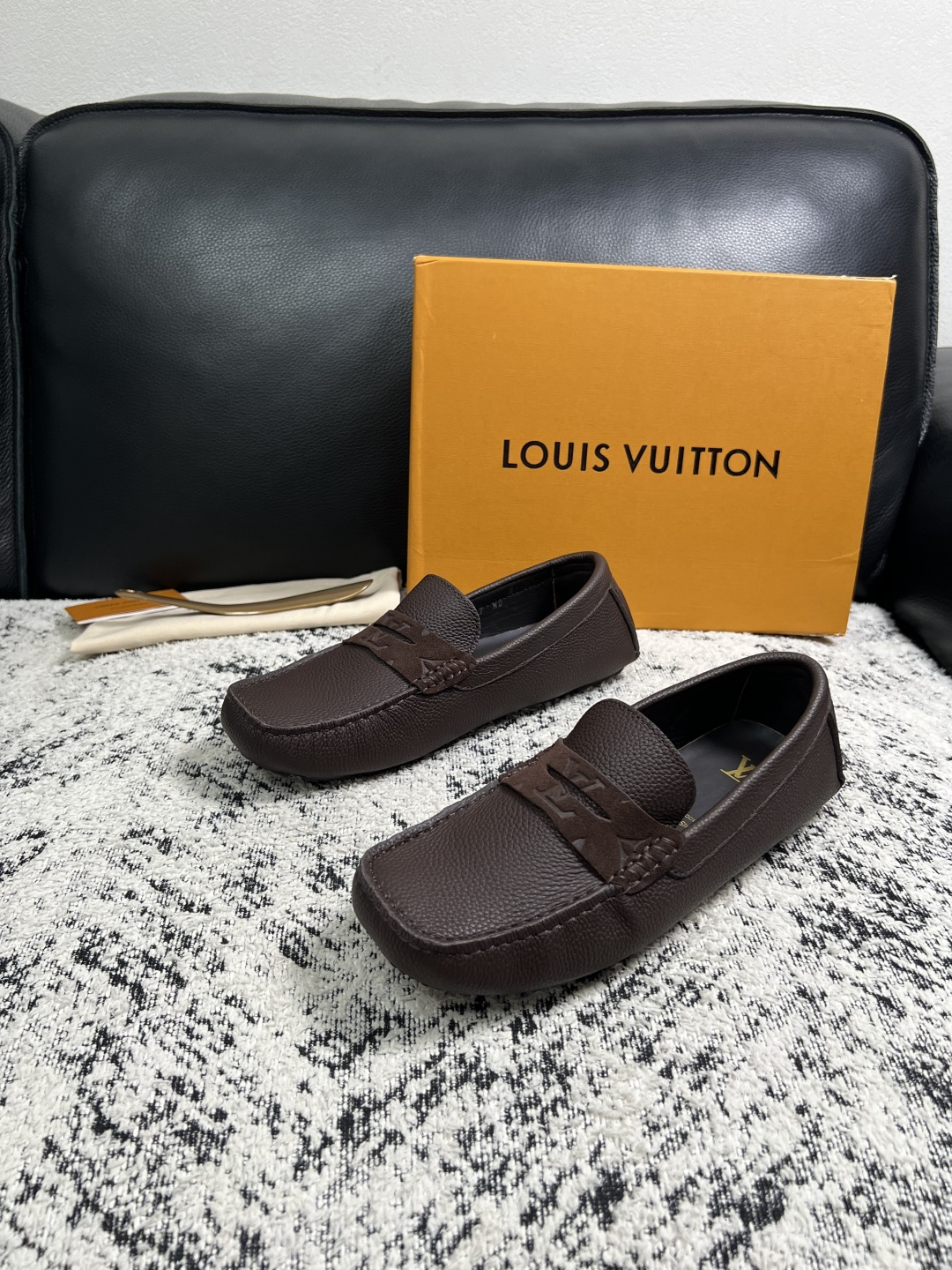 Lv  高品质  顶级工艺品  路易威登，豆豆鞋专柜同步，鞋面意大利进口，高品质拼接缤纷色彩复杂工艺品，进口牛皮里垫柔软