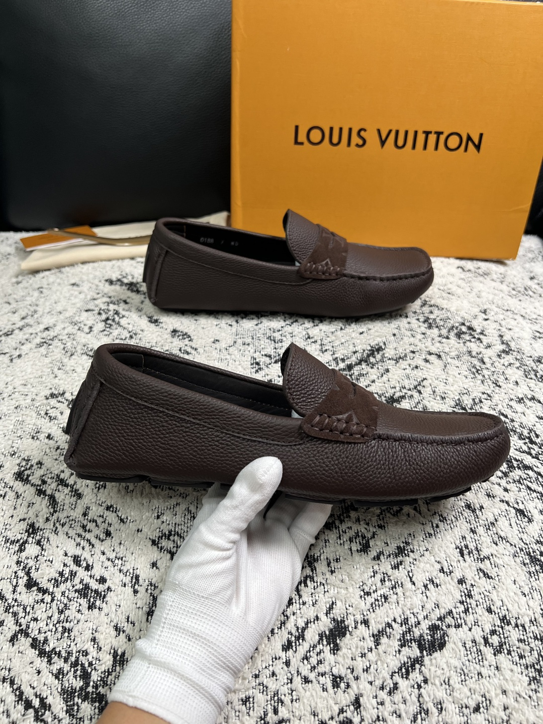 Lv  高品质  顶级工艺品  路易威登，豆豆鞋专柜同步，鞋面意大利进口，高品质拼接缤纷色彩复杂工艺品，进口牛皮里垫柔软