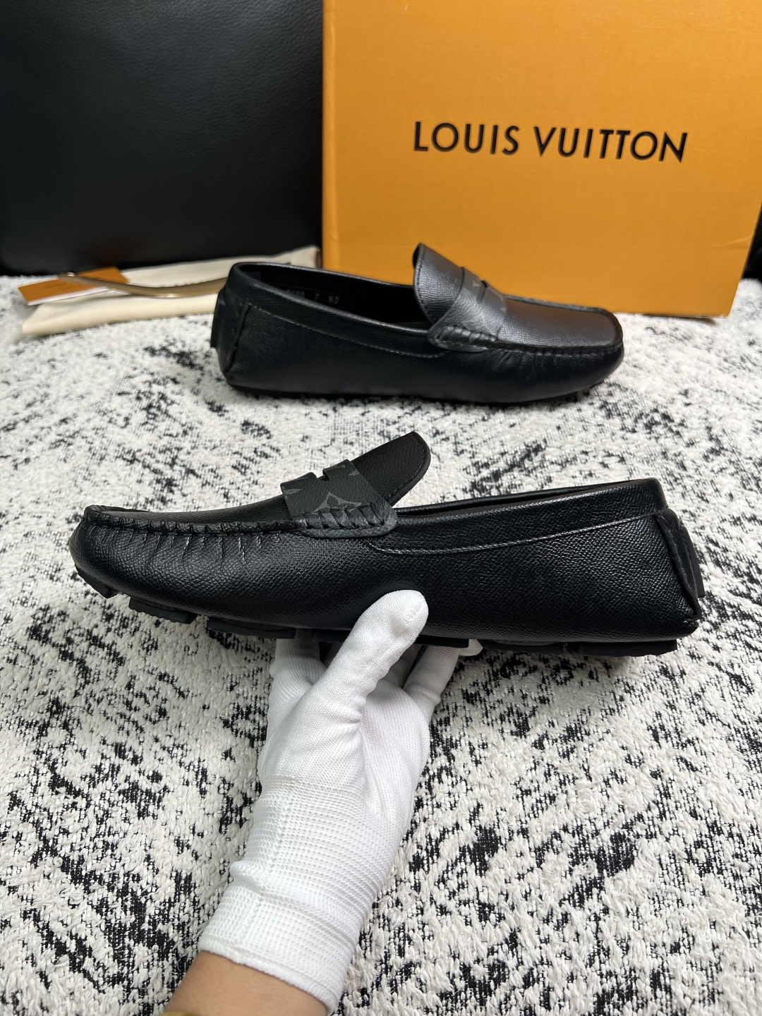 Lv  高品质  顶级工艺品  路易威登，豆豆鞋专柜同步，鞋面意大利进口，高品质拼接缤纷色彩复杂工艺品，进口牛皮里垫柔软
