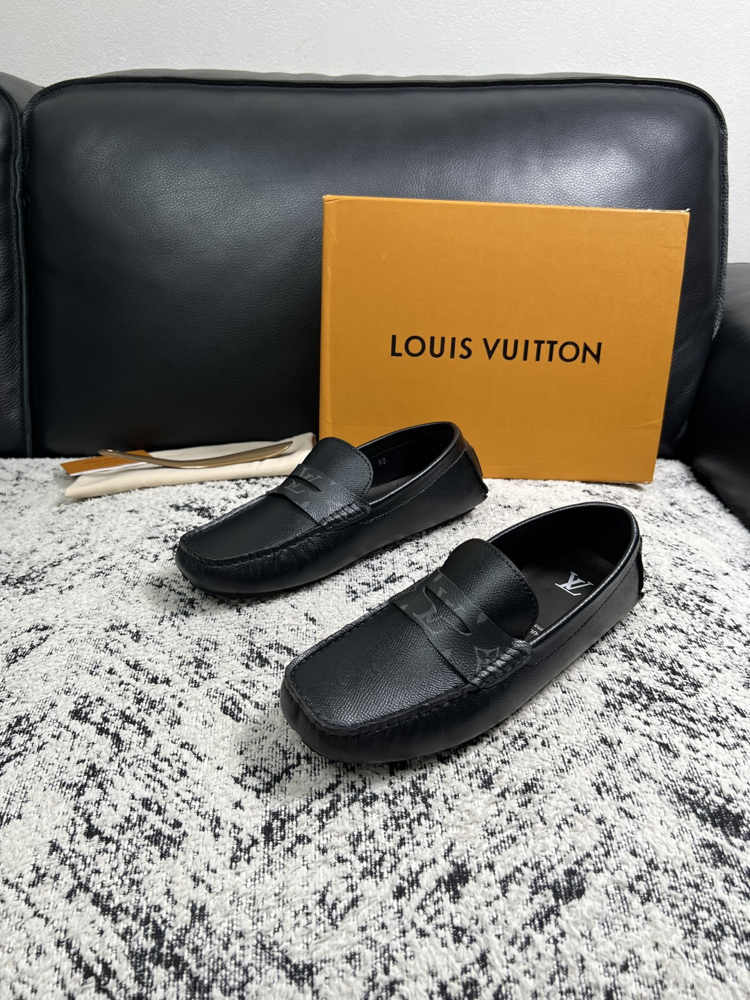 Lv  高品质  顶级工艺品  路易威登，豆豆鞋专柜同步，鞋面意大利进口，高品质拼接缤纷色彩复杂工艺品，进口牛皮里垫柔软