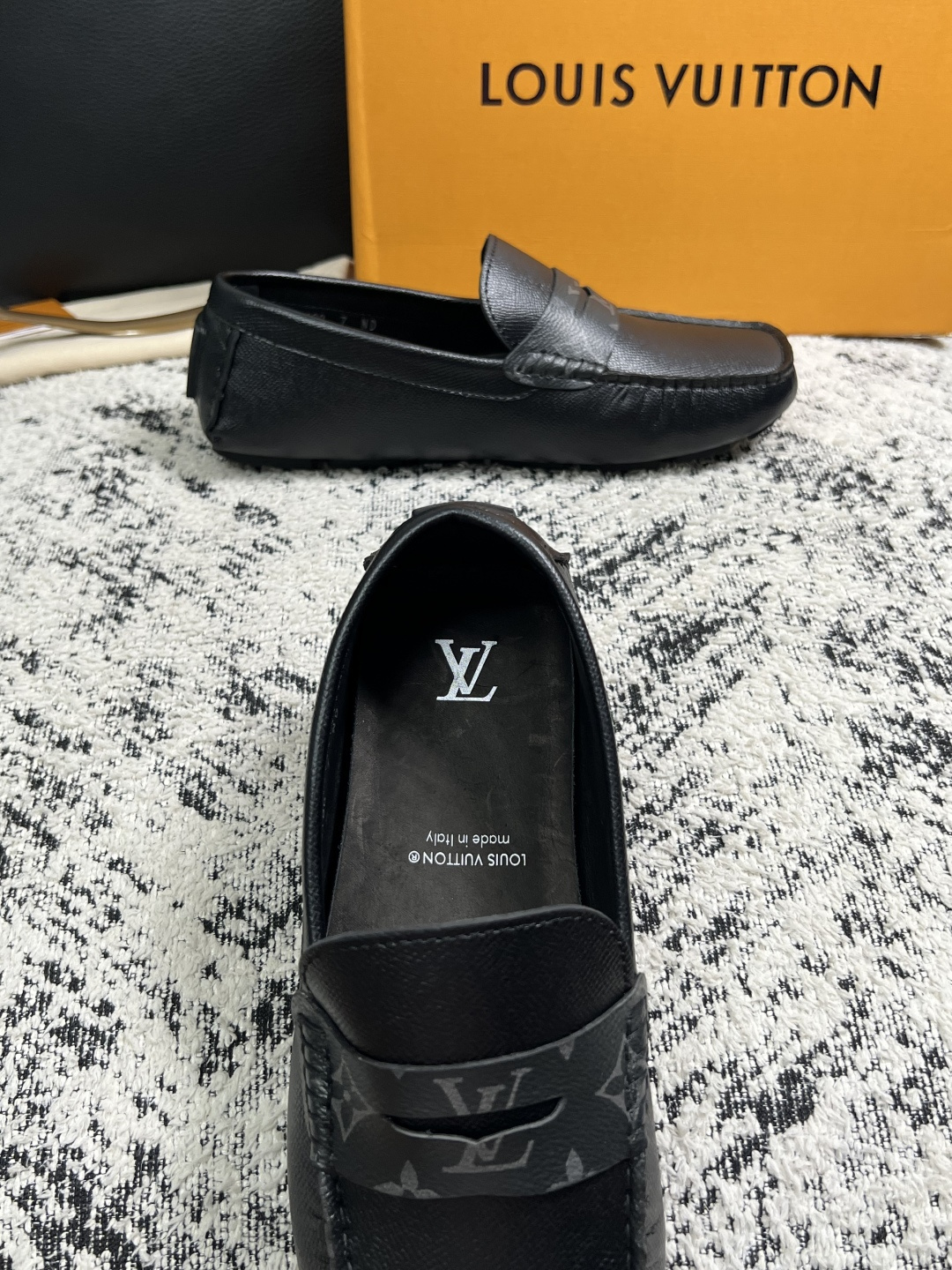 Lv  高品质  顶级工艺品  路易威登，豆豆鞋专柜同步，鞋面意大利进口，高品质拼接缤纷色彩复杂工艺品，进口牛皮里垫柔软