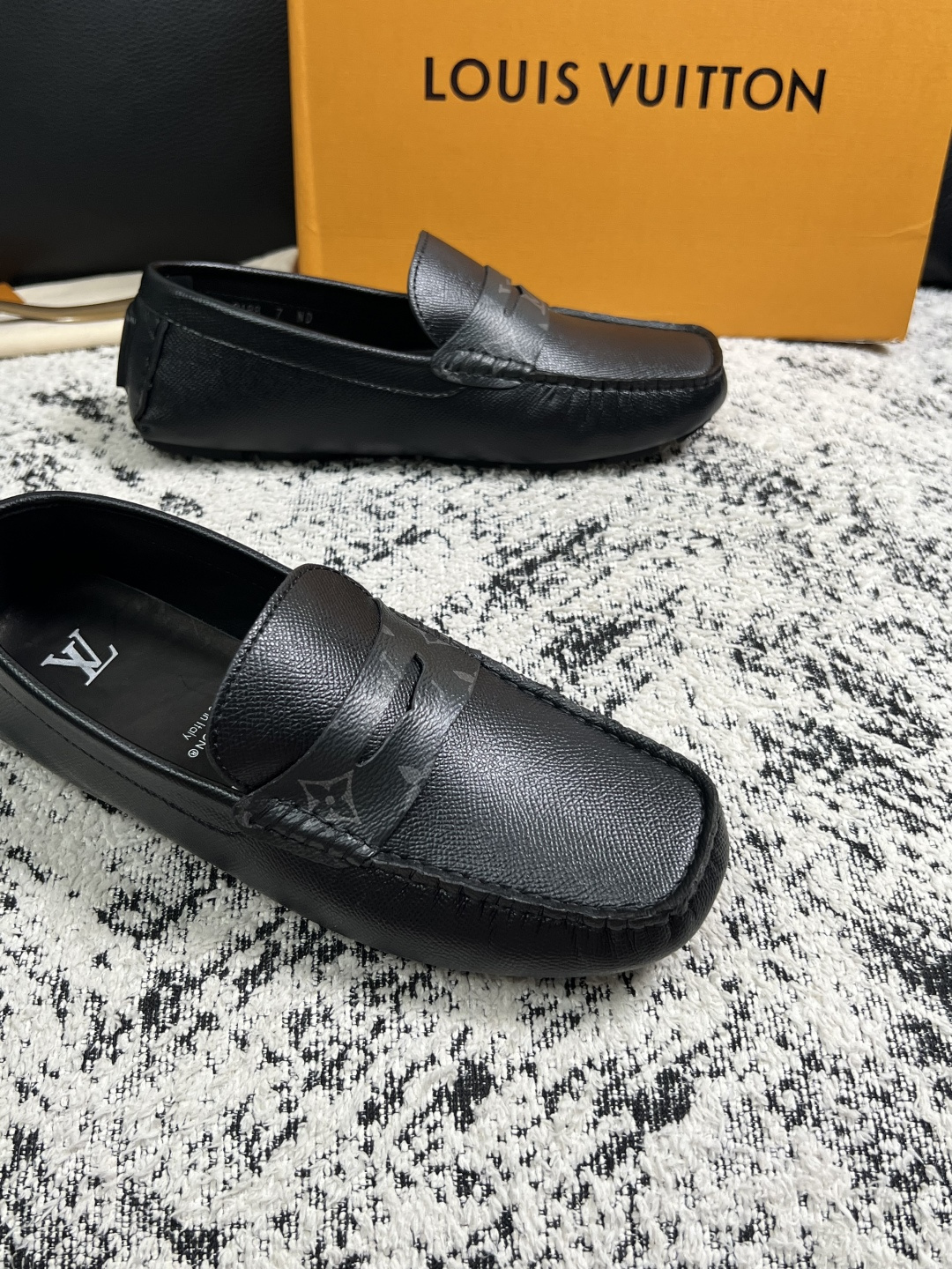 Lv  高品质  顶级工艺品  路易威登，豆豆鞋专柜同步，鞋面意大利进口，高品质拼接缤纷色彩复杂工艺品，进口牛皮里垫柔软