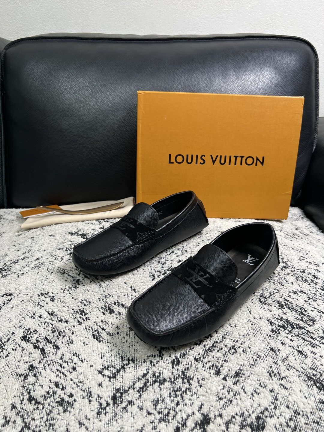 Lv  高品质  顶级工艺品  路易威登，豆豆鞋专柜同步，鞋面意大利进口，高品质拼接缤纷色彩复杂工艺品，进口牛皮里垫柔软