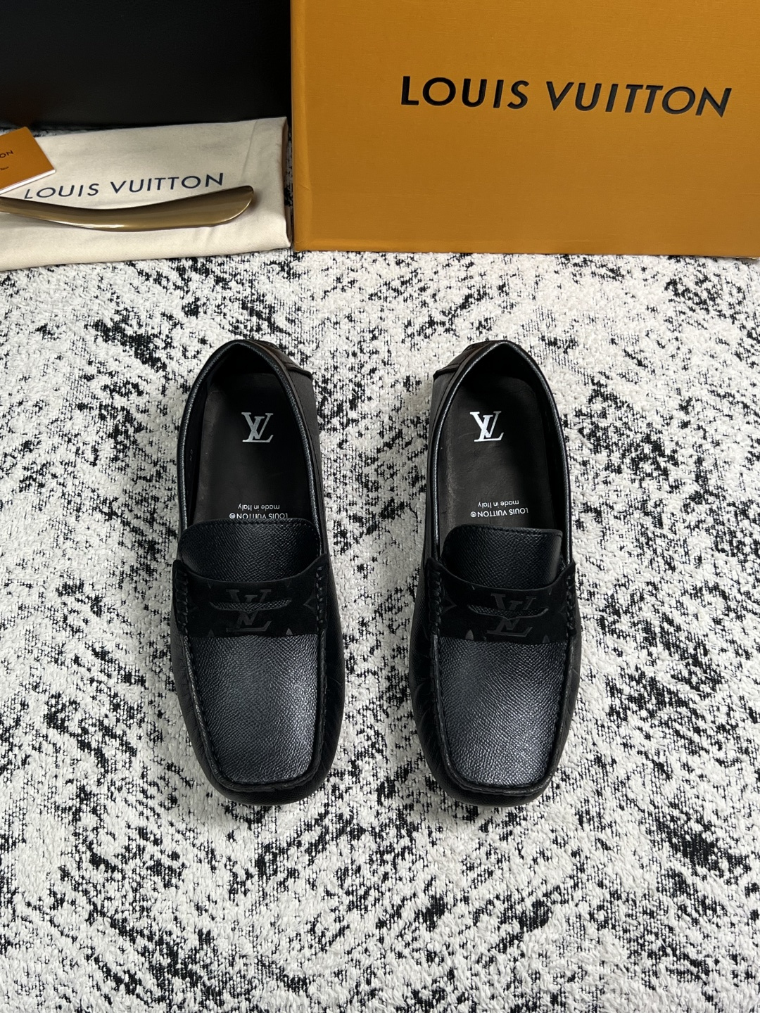 Lv  高品质  顶级工艺品  路易威登，豆豆鞋专柜同步，鞋面意大利进口，高品质拼接缤纷色彩复杂工艺品，进口牛皮里垫柔软