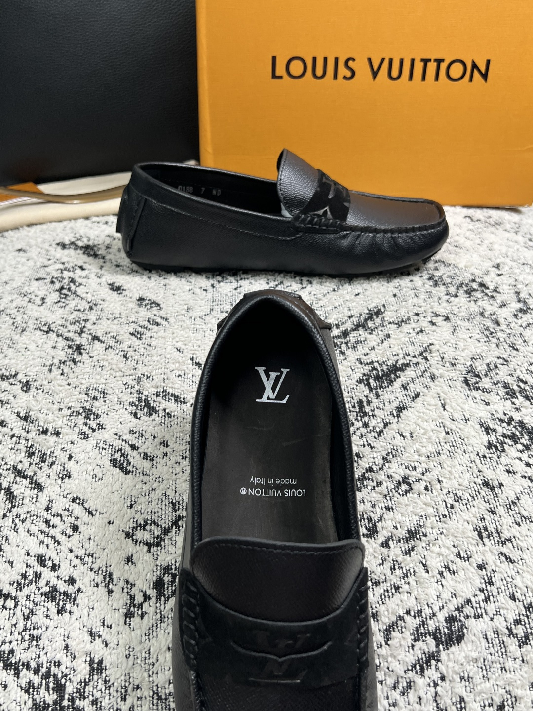 Lv  高品质  顶级工艺品  路易威登，豆豆鞋专柜同步，鞋面意大利进口，高品质拼接缤纷色彩复杂工艺品，进口牛皮里垫柔软
