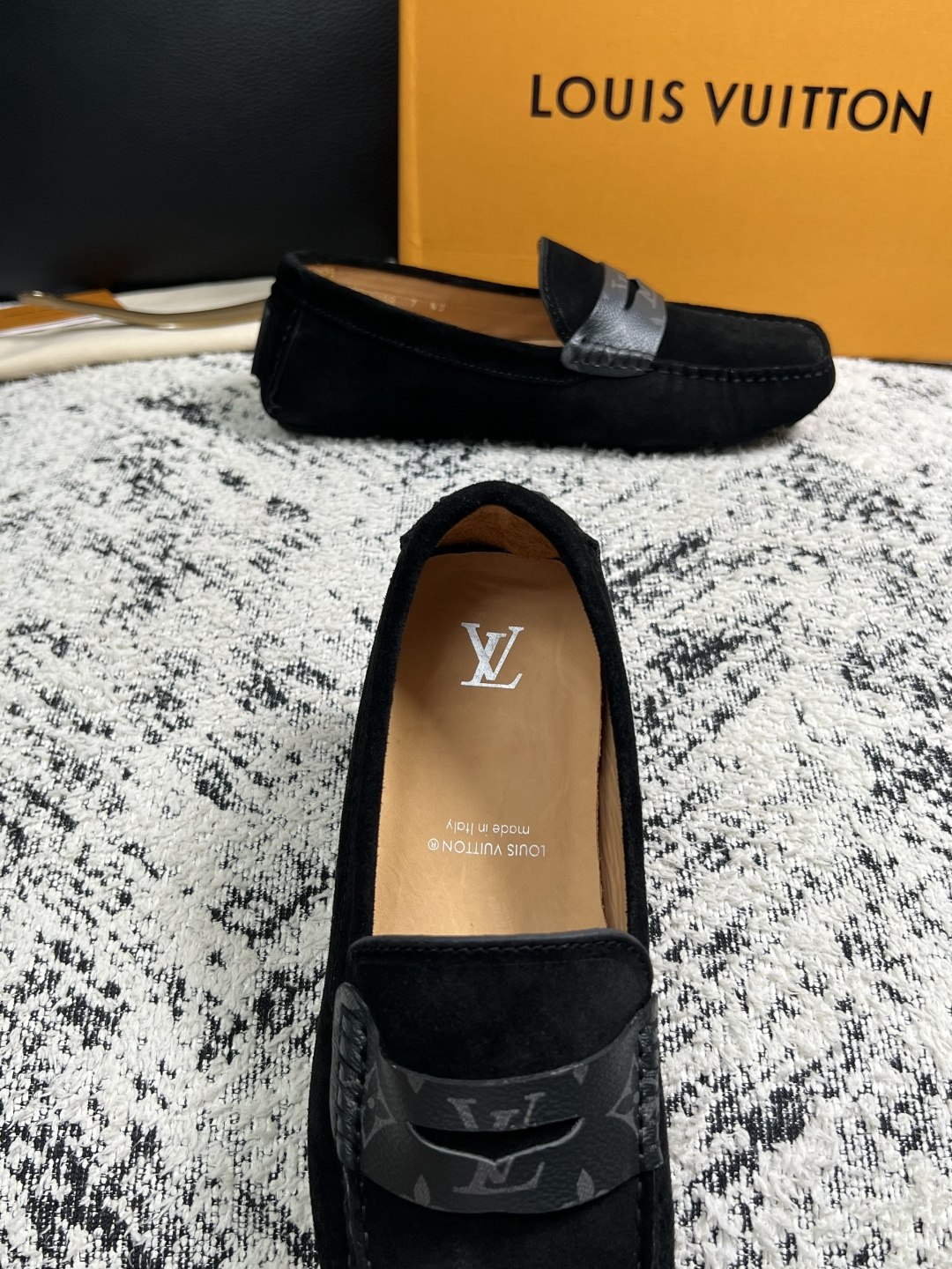 Lv  高品质  顶级工艺品  路易威登，豆豆鞋专柜同步，鞋面意大利进口，高品质拼接缤纷色彩复杂工艺品，进口牛皮里垫柔软