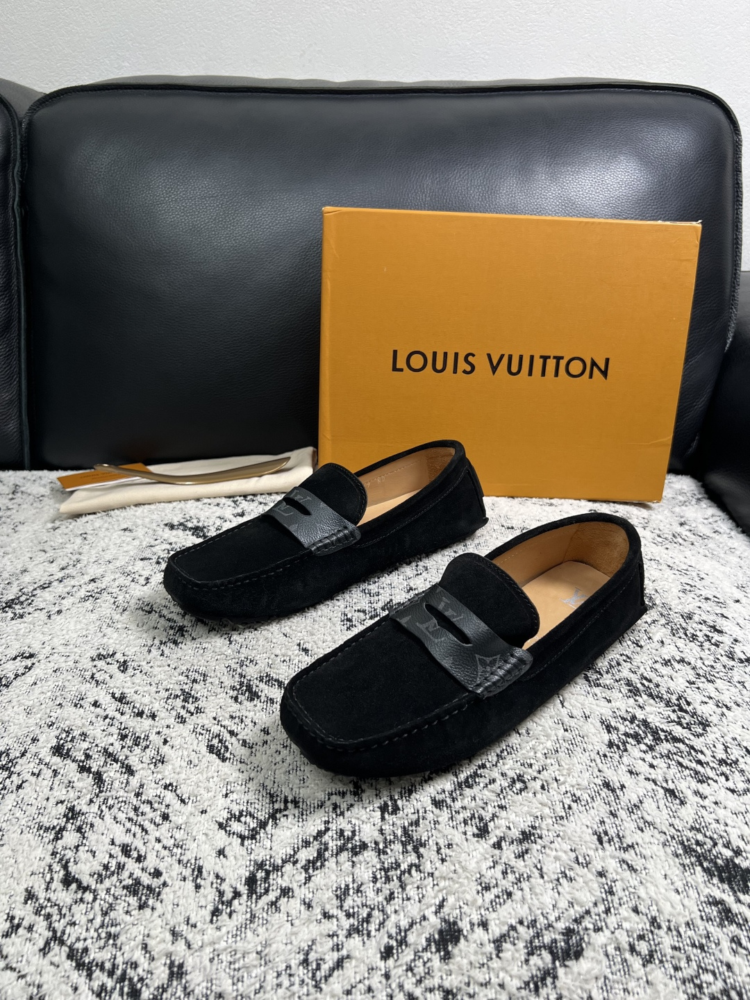 Lv  高品质  顶级工艺品  路易威登，豆豆鞋专柜同步，鞋面意大利进口，高品质拼接缤纷色彩复杂工艺品，进口牛皮里垫柔软