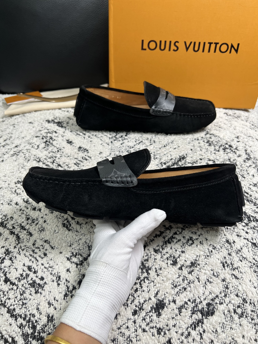 Lv  高品质  顶级工艺品  路易威登，豆豆鞋专柜同步，鞋面意大利进口，高品质拼接缤纷色彩复杂工艺品，进口牛皮里垫柔软