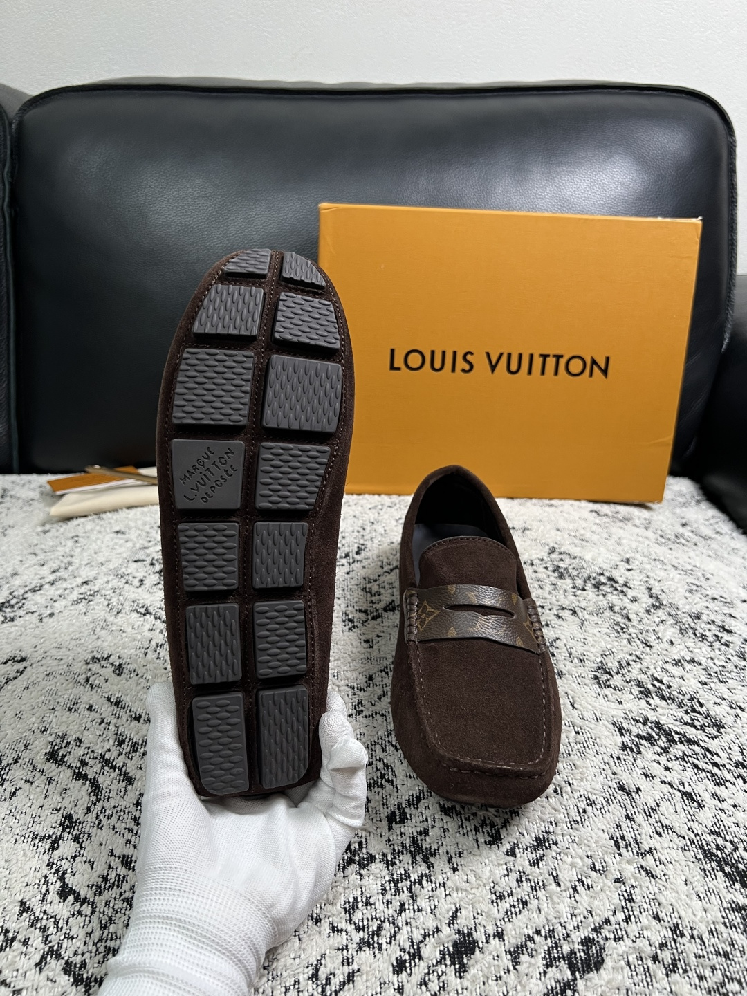 Lv  高品质  顶级工艺品  路易威登，豆豆鞋专柜同步，鞋面意大利进口，高品质拼接缤纷色彩复杂工艺品，进口牛皮里垫柔软
