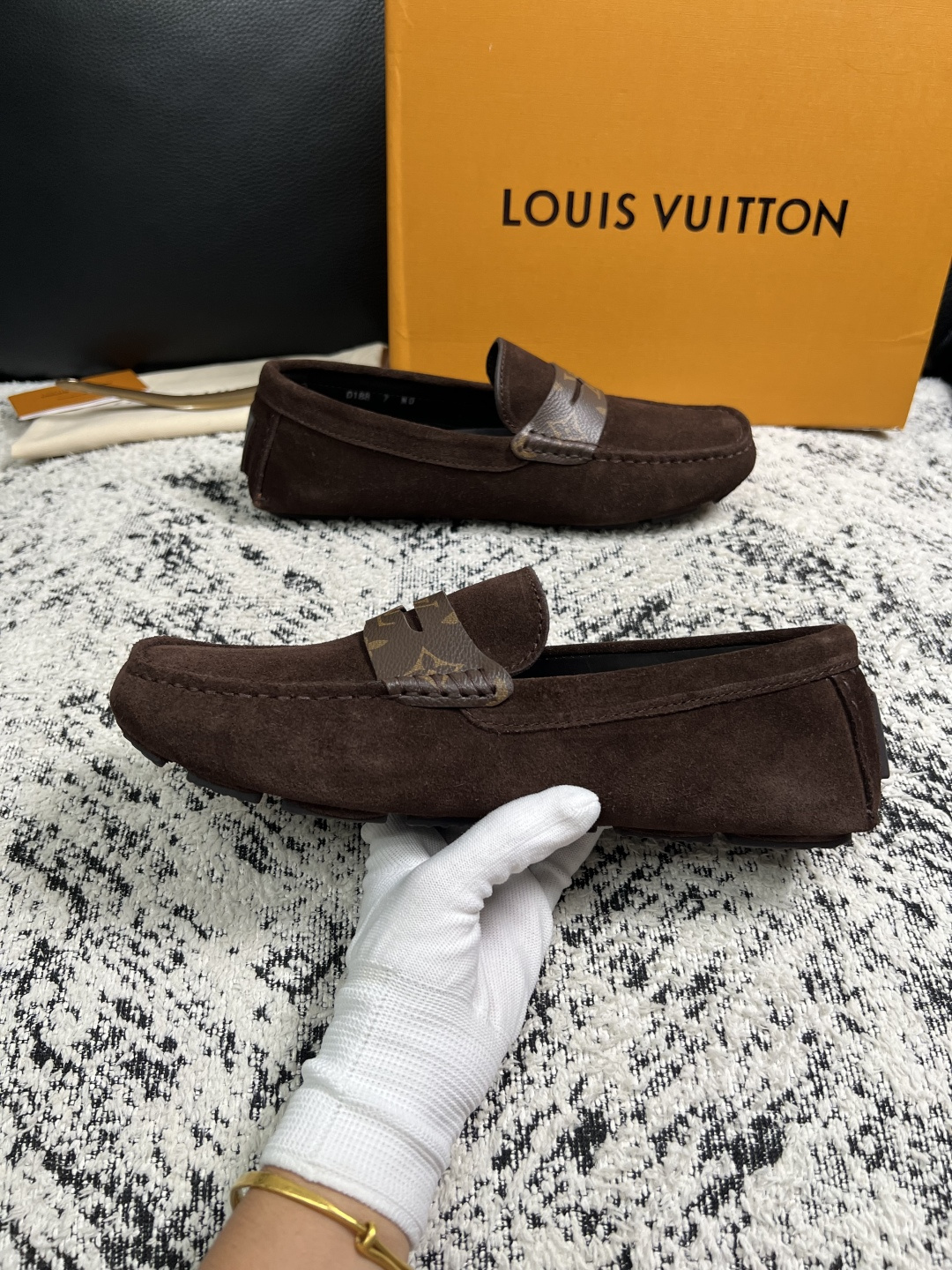 Lv  高品质  顶级工艺品  路易威登，豆豆鞋专柜同步，鞋面意大利进口，高品质拼接缤纷色彩复杂工艺品，进口牛皮里垫柔软
