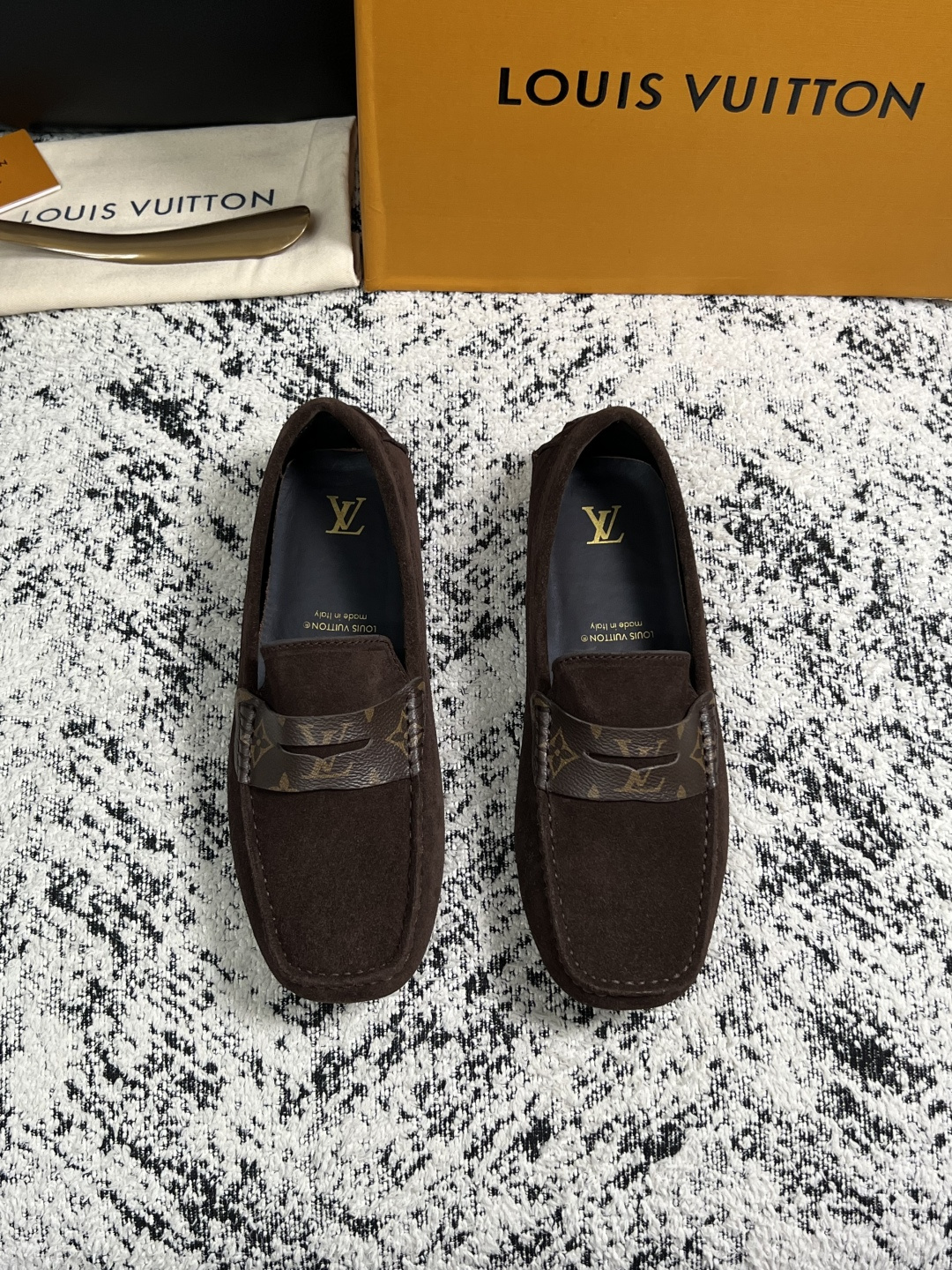 Lv  高品质  顶级工艺品  路易威登，豆豆鞋专柜同步，鞋面意大利进口，高品质拼接缤纷色彩复杂工艺品，进口牛皮里垫柔软