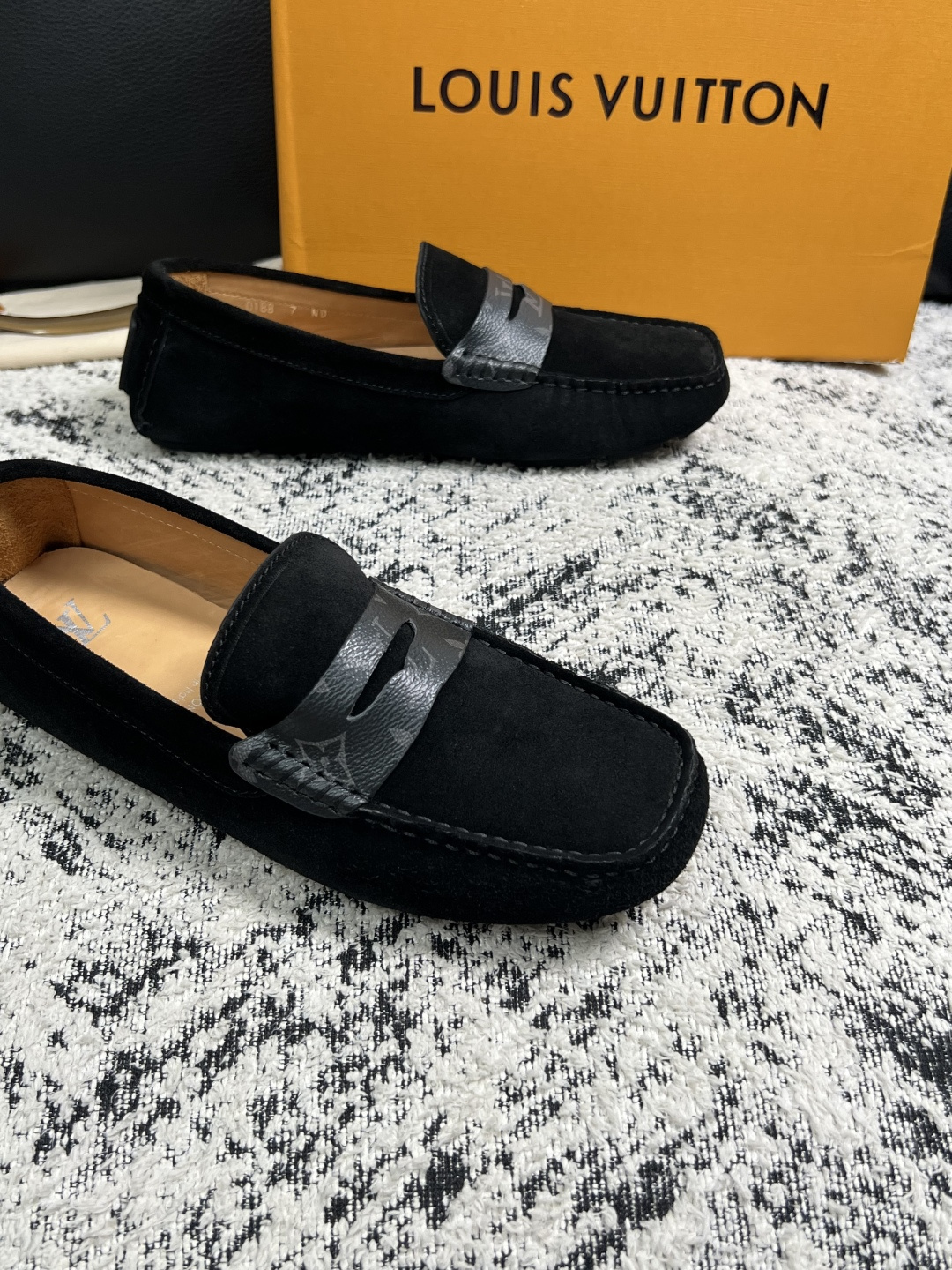Lv  高品质  顶级工艺品  路易威登，豆豆鞋专柜同步，鞋面意大利进口，高品质拼接缤纷色彩复杂工艺品，进口牛皮里垫柔软