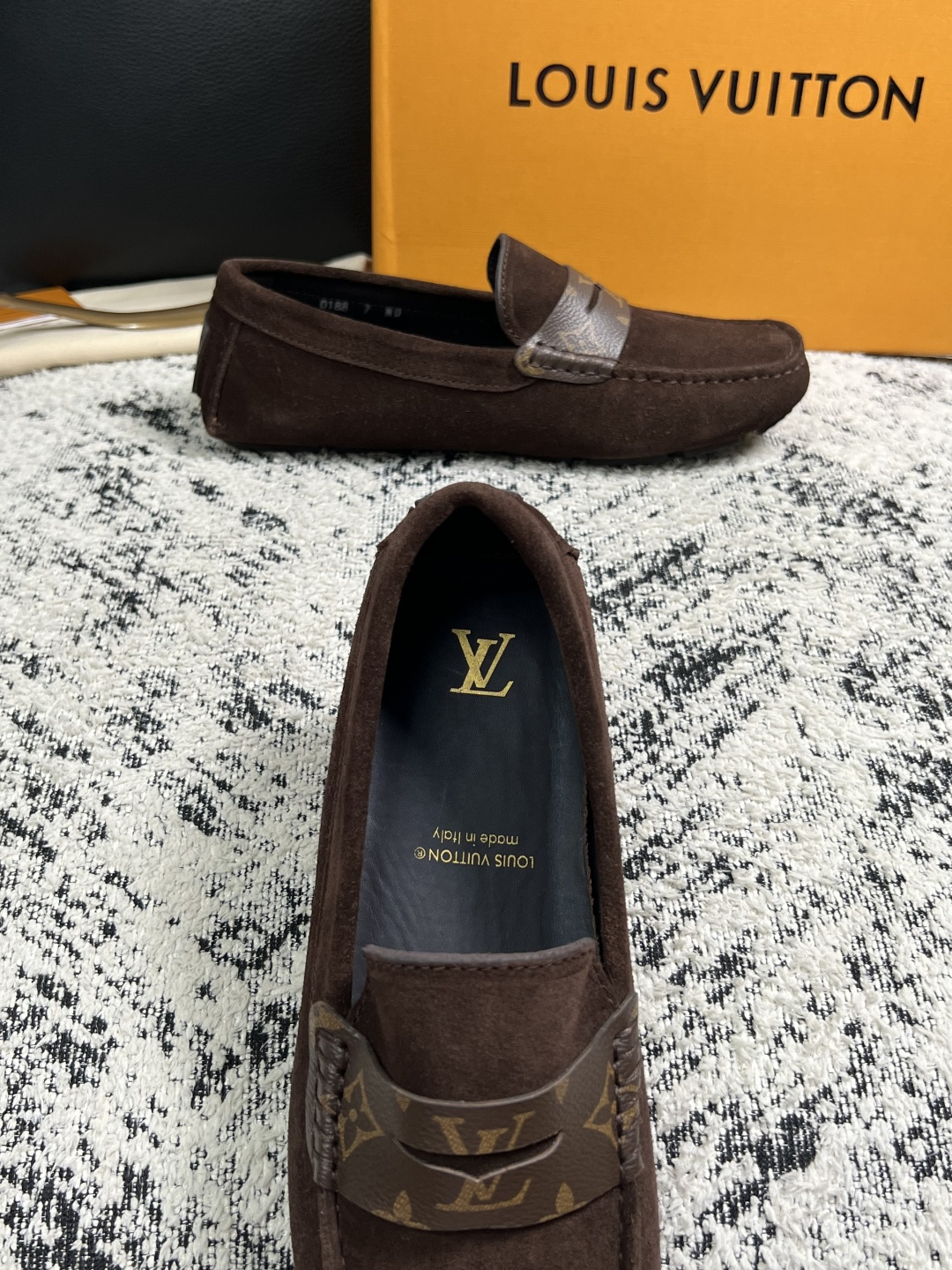 Lv  高品质  顶级工艺品  路易威登，豆豆鞋专柜同步，鞋面意大利进口，高品质拼接缤纷色彩复杂工艺品，进口牛皮里垫柔软