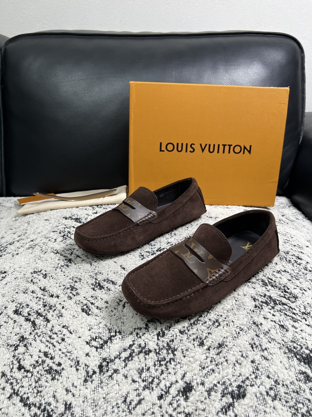 Lv  高品质  顶级工艺品  路易威登，豆豆鞋专柜同步，鞋面意大利进口，高品质拼接缤纷色彩复杂工艺品，进口牛皮里垫柔软