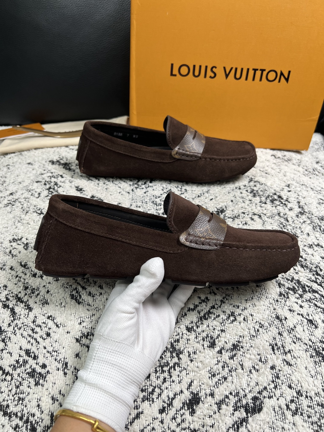 Lv  高品质  顶级工艺品  路易威登，豆豆鞋专柜同步，鞋面意大利进口，高品质拼接缤纷色彩复杂工艺品，进口牛皮里垫柔软