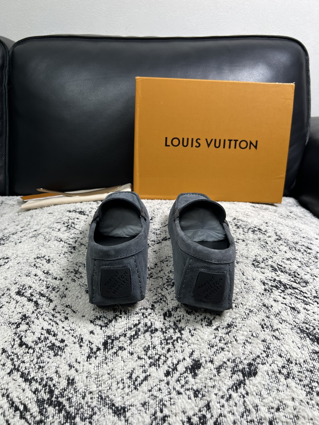 Lv  高品质  顶级工艺品  路易威登，豆豆鞋专柜同步，鞋面意大利进口，高品质拼接缤纷色彩复杂工艺品，进口牛皮里垫柔软