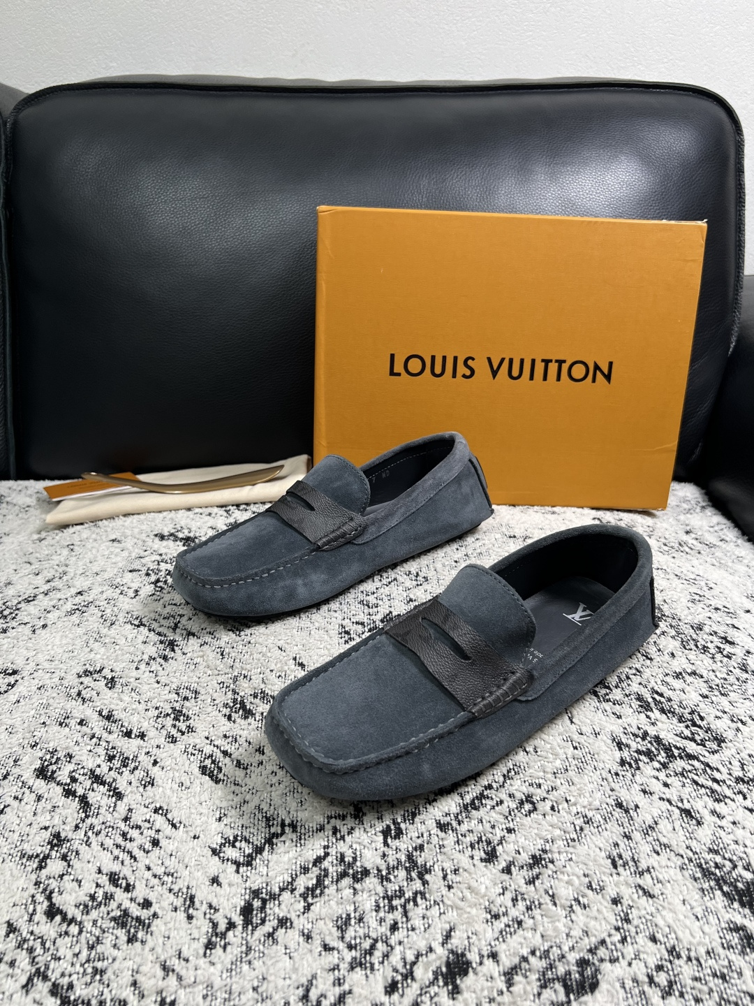 Lv  高品质  顶级工艺品  路易威登，豆豆鞋专柜同步，鞋面意大利进口，高品质拼接缤纷色彩复杂工艺品，进口牛皮里垫柔软