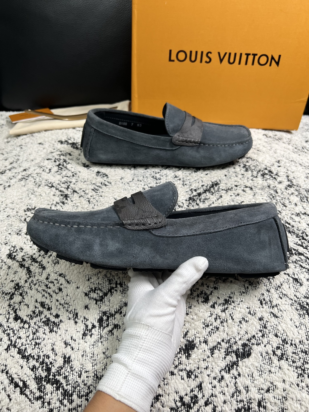 Lv  高品质  顶级工艺品  路易威登，豆豆鞋专柜同步，鞋面意大利进口，高品质拼接缤纷色彩复杂工艺品，进口牛皮里垫柔软