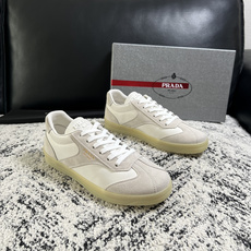 PRADA 高品质 顶级工艺品 普拉达 专柜同步 原厂配置,意大利进口原版牛皮面料,透气舒适进口水染牛里垫,鞋底:原 PRADA 高品质 顶级工艺品 普拉达 专柜同步 原厂配置,意大利进口原版牛皮面料,透气舒适进口水染牛里垫,鞋底:原