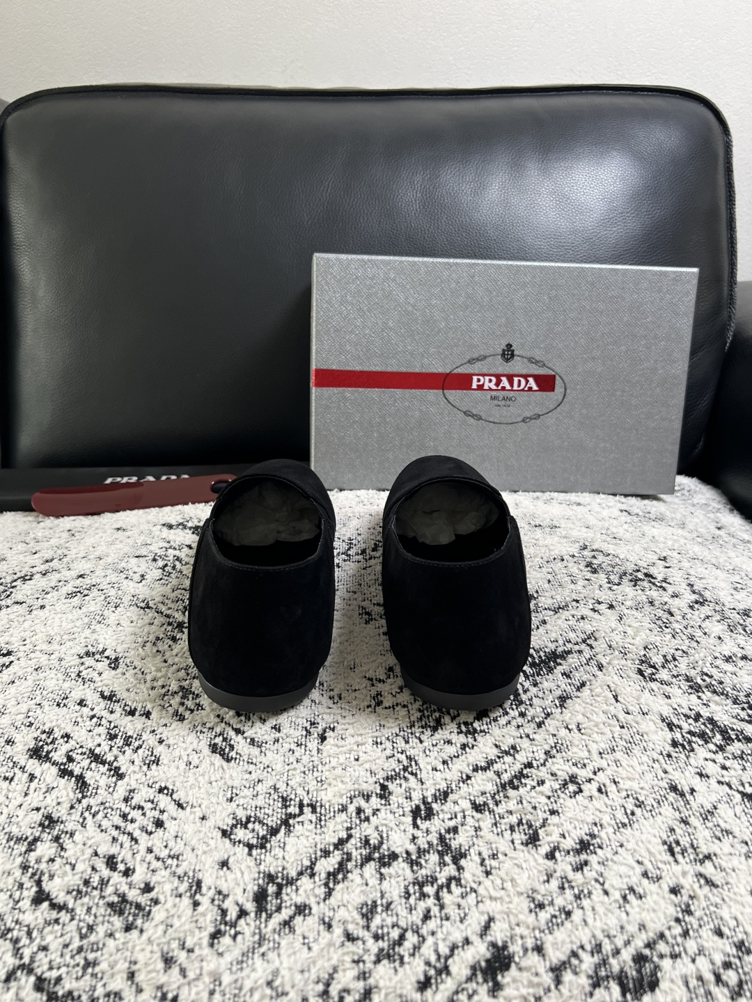 PRADA  高品质  顶级工艺品 普拉达 专柜同步 原厂配置，意大利进口原版牛皮面料，透气舒适进口水染牛里垫，鞋底：原