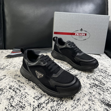 Prada 高品质 顶级工艺品,普拉达 专柜同步,原厂配置意大利进口牛皮面料,进口牛皮内里垫,透气舒适,鞋底:原厂 Prada 高品质 顶级工艺品,普拉达 专柜同步,原厂配置意大利进口牛皮面料,进口牛皮内里垫,透气舒适,鞋底:原厂