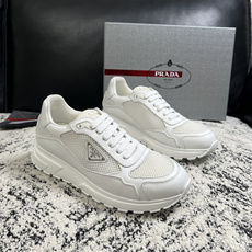 Prada 高品质 顶级工艺品,普拉达 专柜同步,原厂配置意大利进口牛皮面料,进口牛皮内里垫,透气舒适,鞋底:原厂 Prada 高品质 顶级工艺品,普拉达 专柜同步,原厂配置意大利进口牛皮面料,进口牛皮内里垫,透气舒适,鞋底:原厂