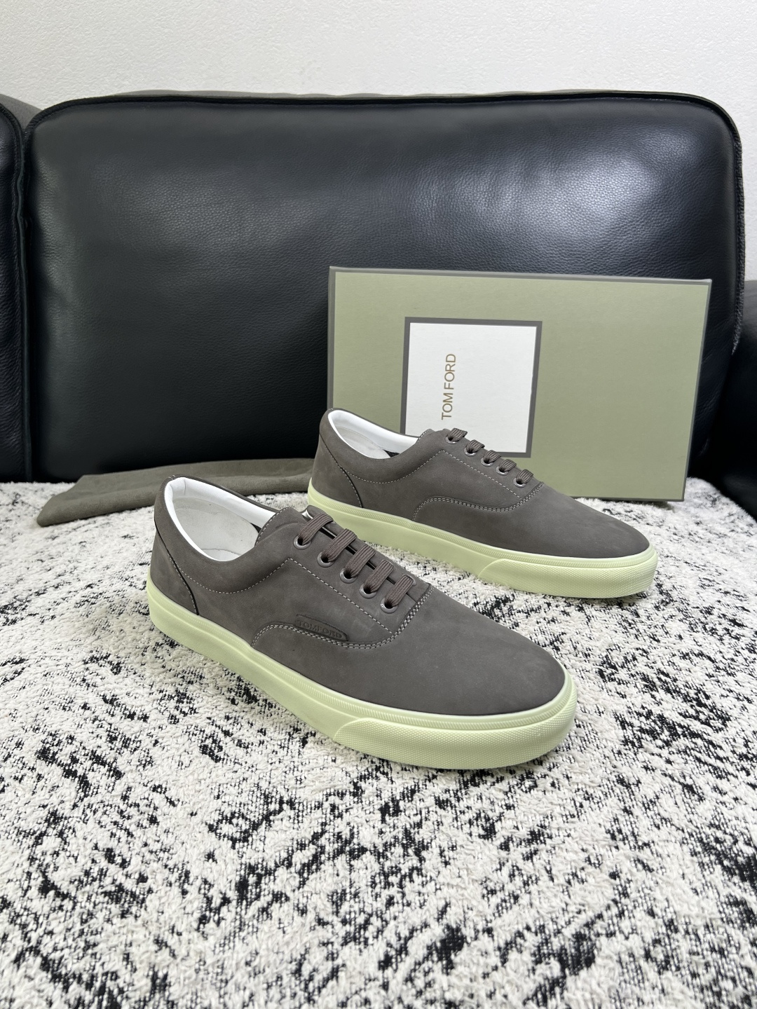 NO:956410,TOM FORD Cambridge, high-quality top handicrafts, new products at the counter simultaneously, uppers made of cowhide patchwork fabric imported from Italy, imported water-dyed cowhide lining, soles specially provided by the original factory, exclusive movable molded soles super comfortable, original factory follow-up goods, code number 39-44 (customized 38 45),, tom ford,cowhide19860909只换码不退TOM FORD Cambridge 高品质 顶级工艺品 专柜新品同步,鞋面意大利进口牛皮拼布面料,进口水染牛皮内里垫,鞋底原厂特供原版底,独家活动成型底超级舒适,原厂跟单货, 码数 39-44(订做38 45),,tom ford,cowhide,Men's shoes
