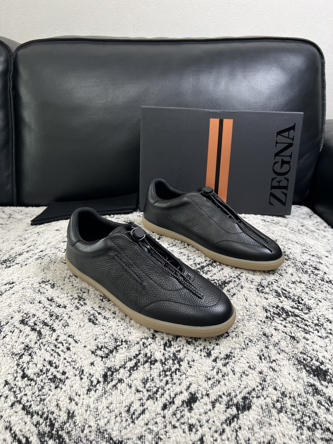 ⚠️只换码不退⚠️ Zegna 高品质 顶级工艺品 杰尼亚 专柜新款原厂配置,意大利进口牛皮面料,进口牛里垫 ⚠️只换码不退⚠️ Zegna 高品质 顶级工艺品 杰尼亚 专柜新款原厂配置,意大利进口牛皮面料,进口牛里垫