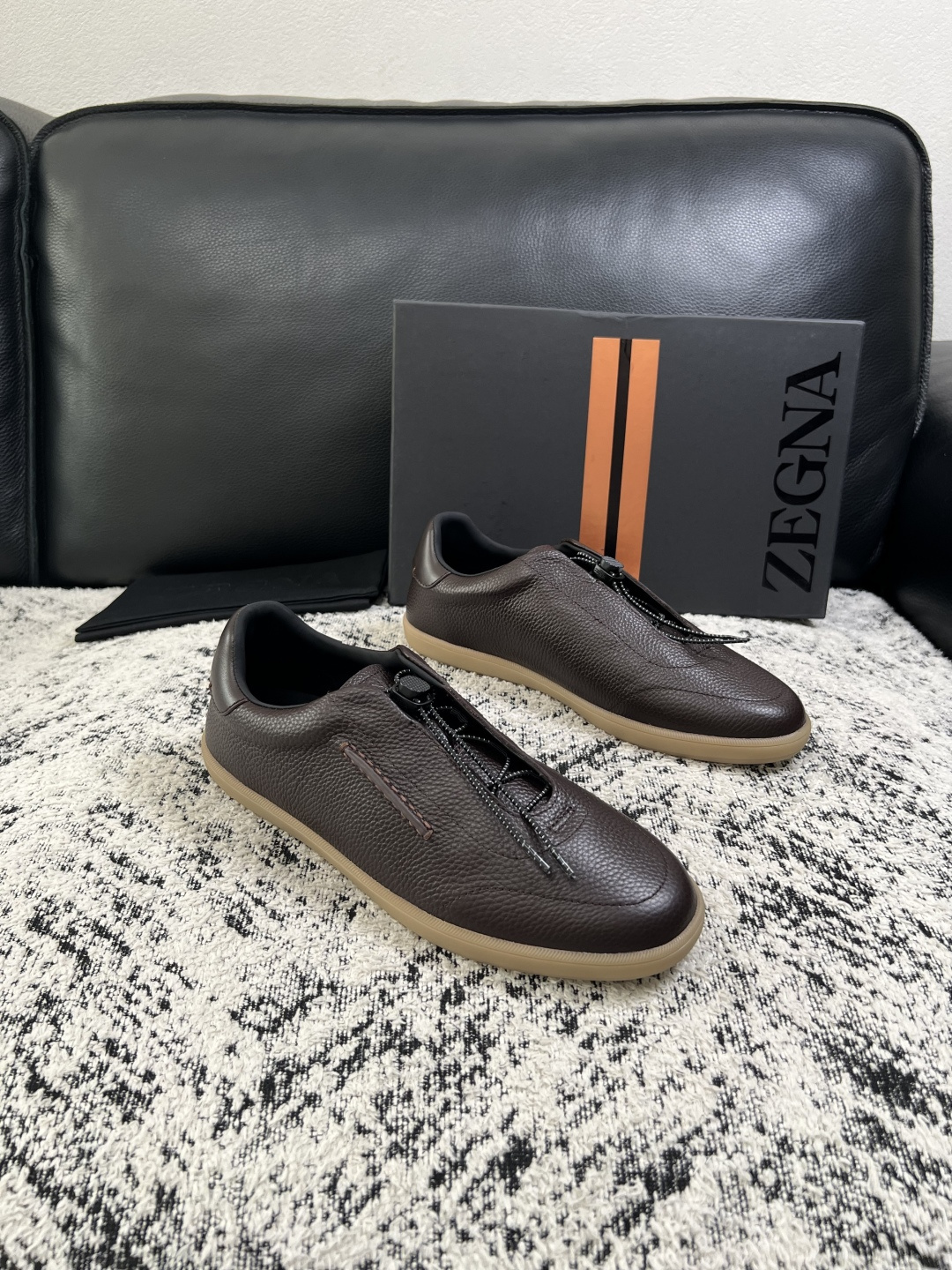 ⚠️只换码不退⚠️ Zegna 高品质 顶级工艺品 杰尼亚 专柜新款原厂配置,意大利进口牛皮面料,进口牛里垫 ⚠️只换码不退⚠️ Zegna 高品质 顶级工艺品 杰尼亚 专柜新款原厂配置,意大利进口牛皮面料,进口牛里垫