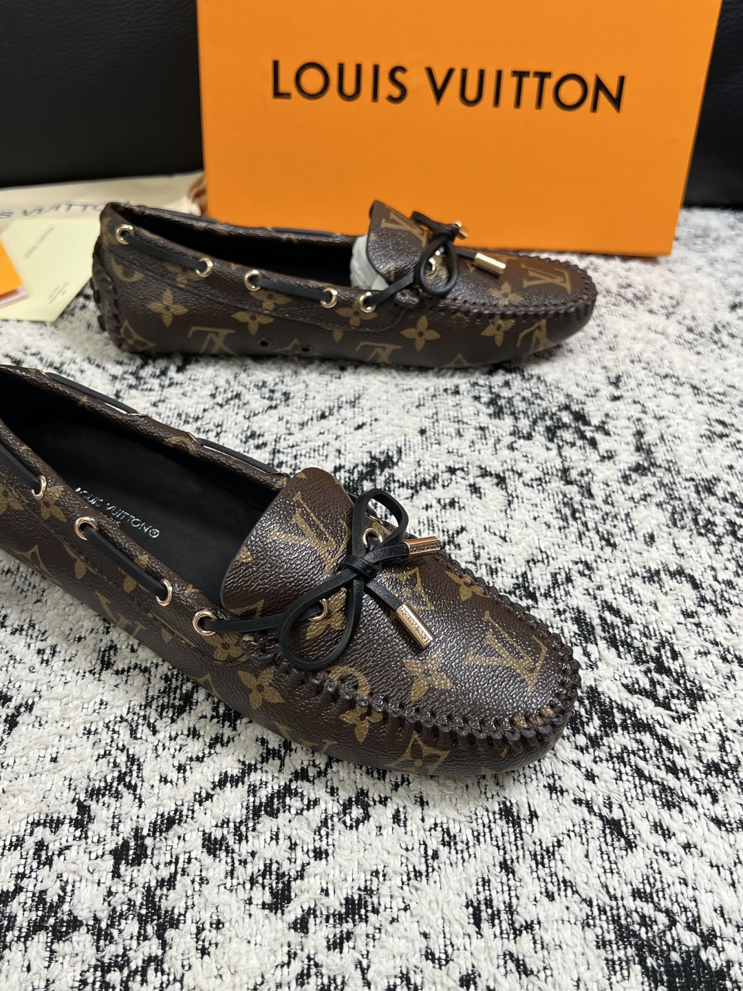Lv  高品质  顶级工艺品  路易威登，豆豆鞋专柜同步，鞋面意大利进口，高品质拼接缤纷色彩复杂工艺品，进口牛皮里垫柔软