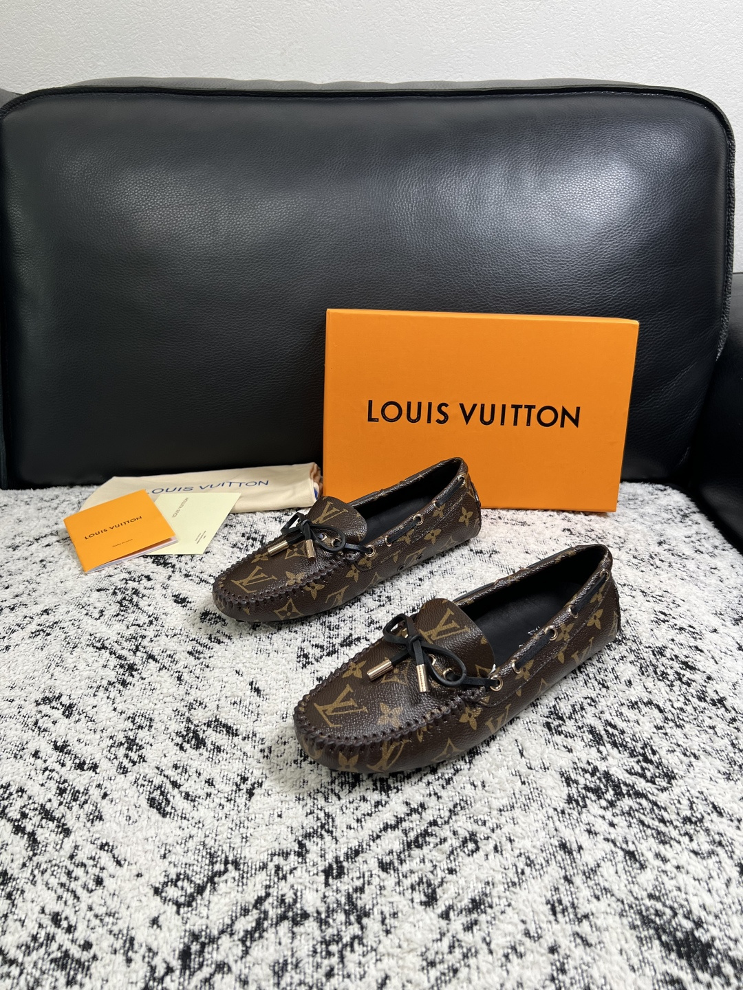 Lv  高品质  顶级工艺品  路易威登，豆豆鞋专柜同步，鞋面意大利进口，高品质拼接缤纷色彩复杂工艺品，进口牛皮里垫柔软