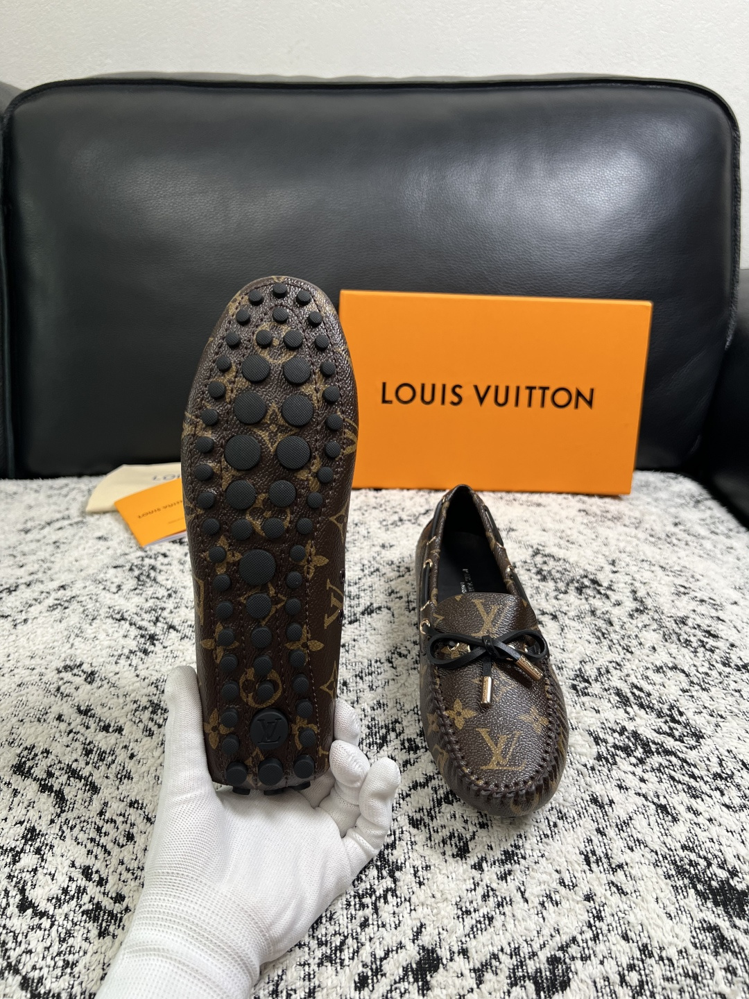 Lv  高品质  顶级工艺品  路易威登，豆豆鞋专柜同步，鞋面意大利进口，高品质拼接缤纷色彩复杂工艺品，进口牛皮里垫柔软