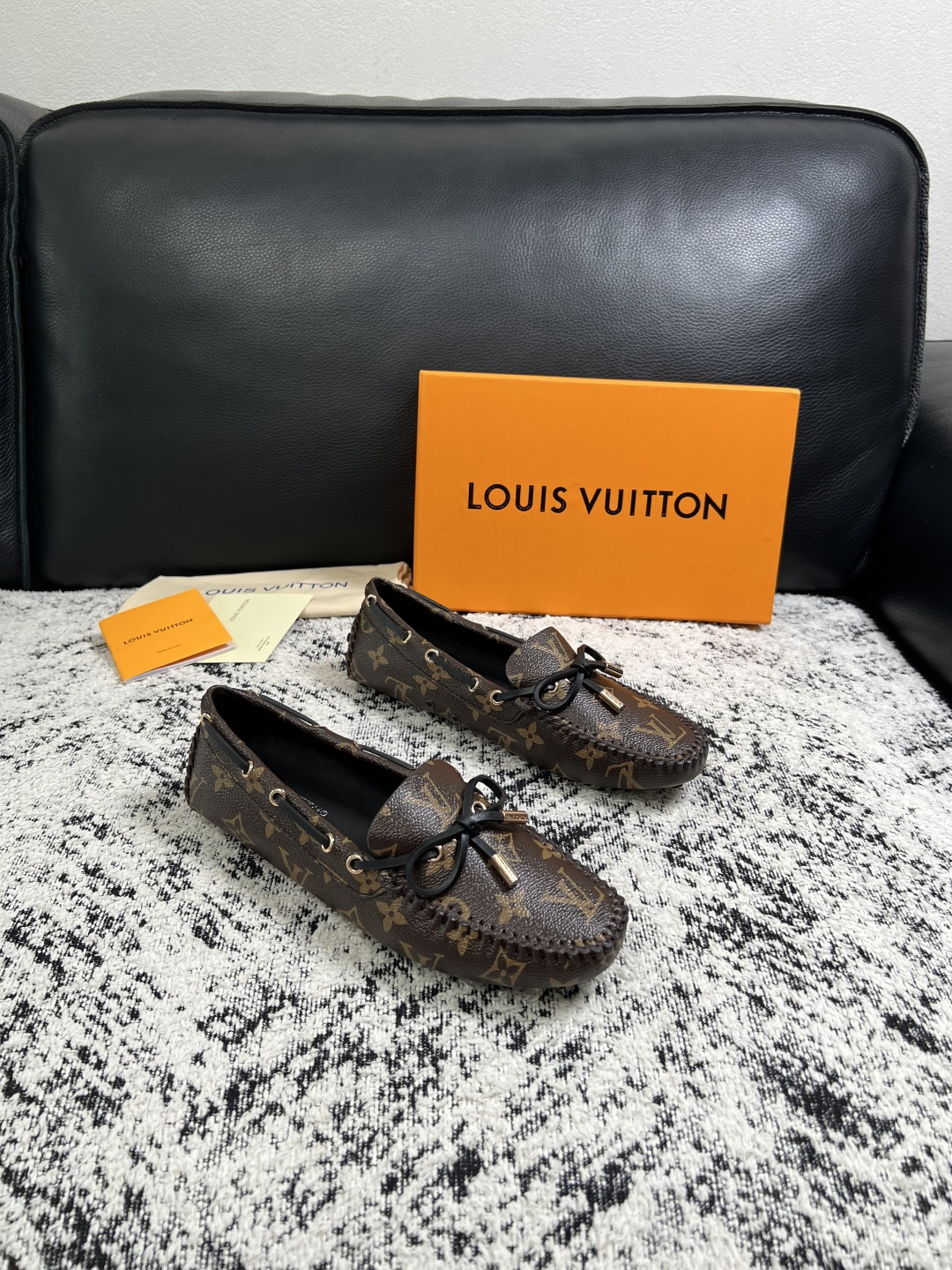 Lv 高品质 顶级工艺品 路易威登,豆豆鞋专柜同步,鞋面意大利进口,高品质拼接缤纷色彩复杂工艺品,进口牛皮里垫柔软 Lv 高品质 顶级工艺品 路易威登,豆豆鞋专柜同步,鞋面意大利进口,高品质拼接缤纷色彩复杂工艺品,进口牛皮里垫柔软