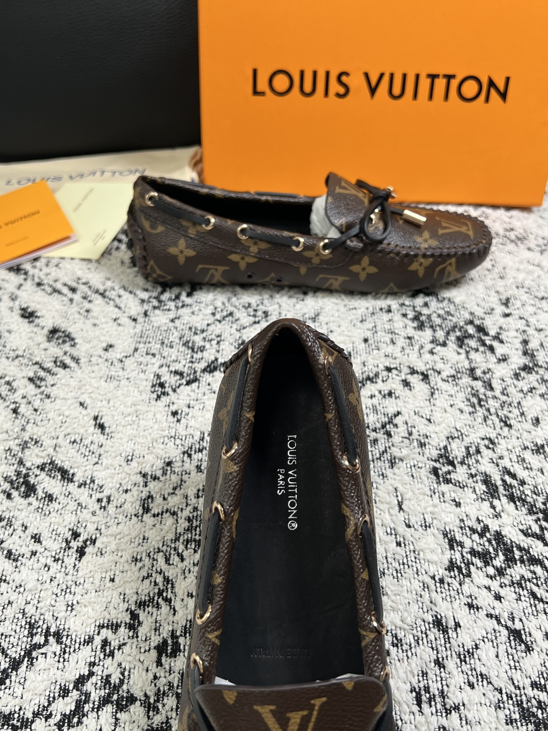 Lv  高品质  顶级工艺品  路易威登，豆豆鞋专柜同步，鞋面意大利进口，高品质拼接缤纷色彩复杂工艺品，进口牛皮里垫柔软