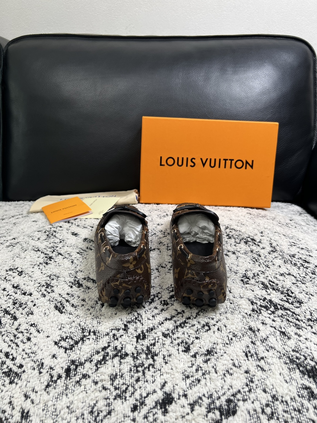 Lv  高品质  顶级工艺品  路易威登，豆豆鞋专柜同步，鞋面意大利进口，高品质拼接缤纷色彩复杂工艺品，进口牛皮里垫柔软