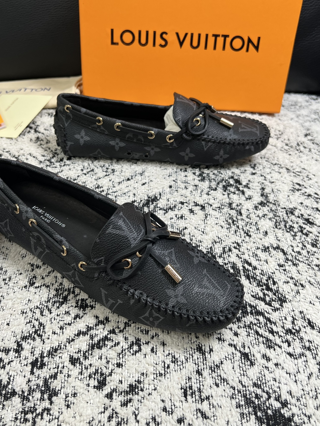 Lv  高品质  顶级工艺品  路易威登，豆豆鞋专柜同步，鞋面意大利进口，高品质拼接缤纷色彩复杂工艺品，进口牛皮里垫柔软