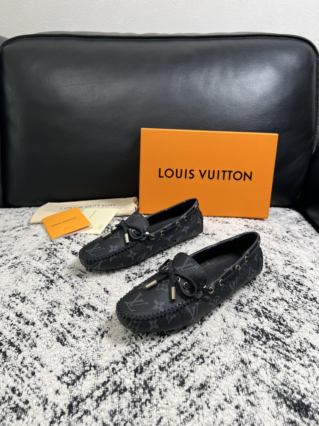 Lv  高品质  顶级工艺品  路易威登，豆豆鞋专柜同步，鞋面意大利进口，高品质拼接缤纷色彩复杂工艺品，进口牛皮里垫柔软
