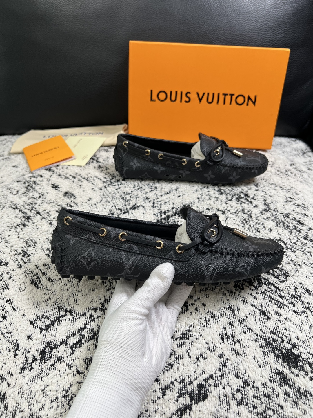 Lv  高品质  顶级工艺品  路易威登，豆豆鞋专柜同步，鞋面意大利进口，高品质拼接缤纷色彩复杂工艺品，进口牛皮里垫柔软