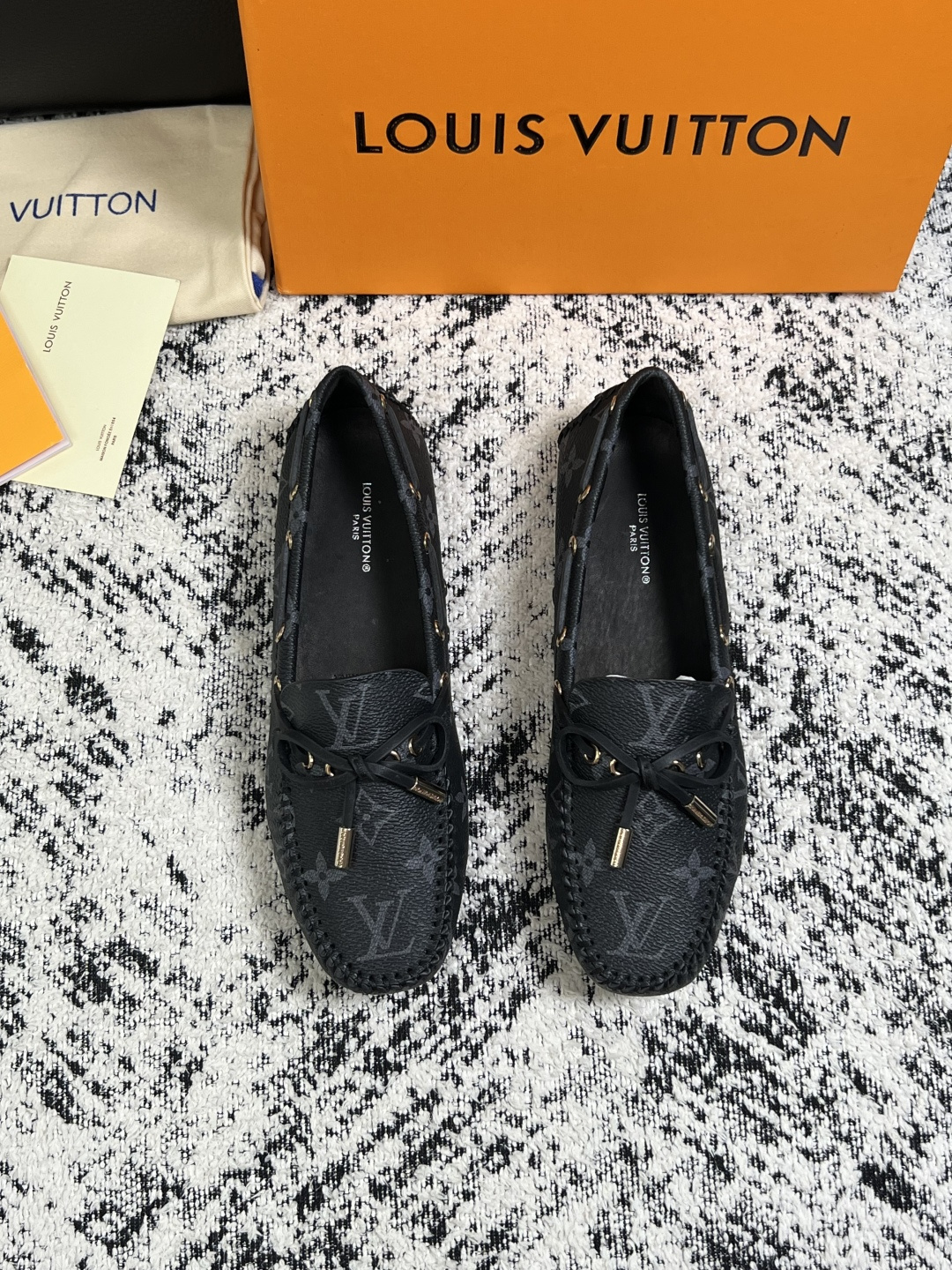 Lv  高品质  顶级工艺品  路易威登，豆豆鞋专柜同步，鞋面意大利进口，高品质拼接缤纷色彩复杂工艺品，进口牛皮里垫柔软