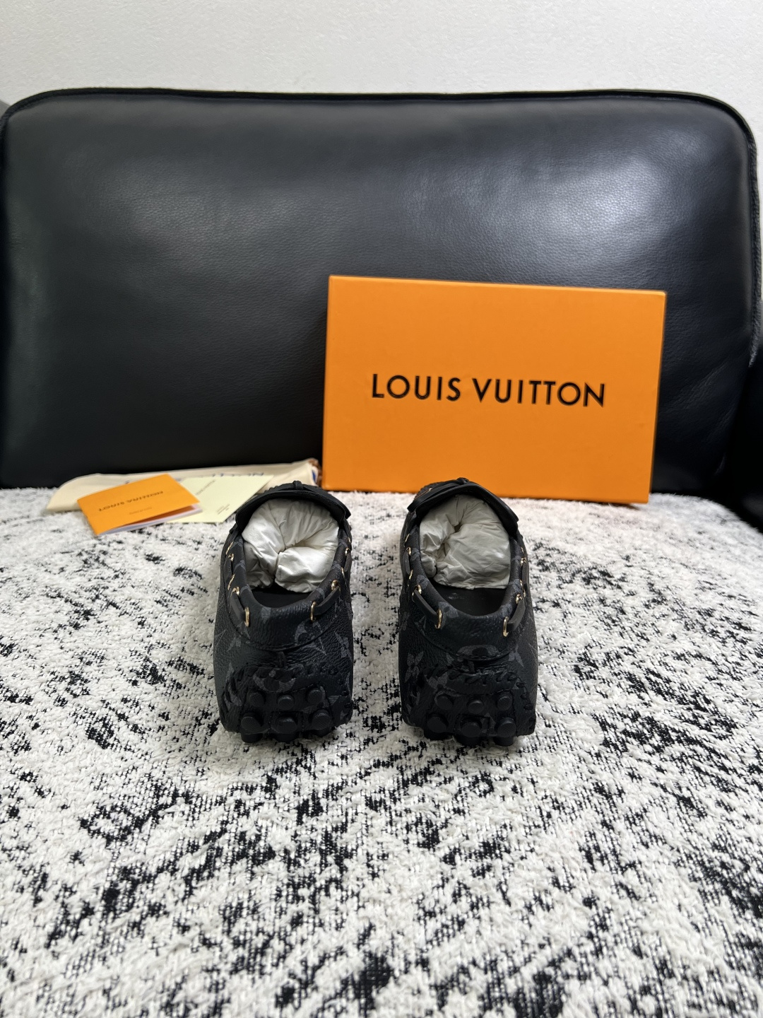 Lv  高品质  顶级工艺品  路易威登，豆豆鞋专柜同步，鞋面意大利进口，高品质拼接缤纷色彩复杂工艺品，进口牛皮里垫柔软